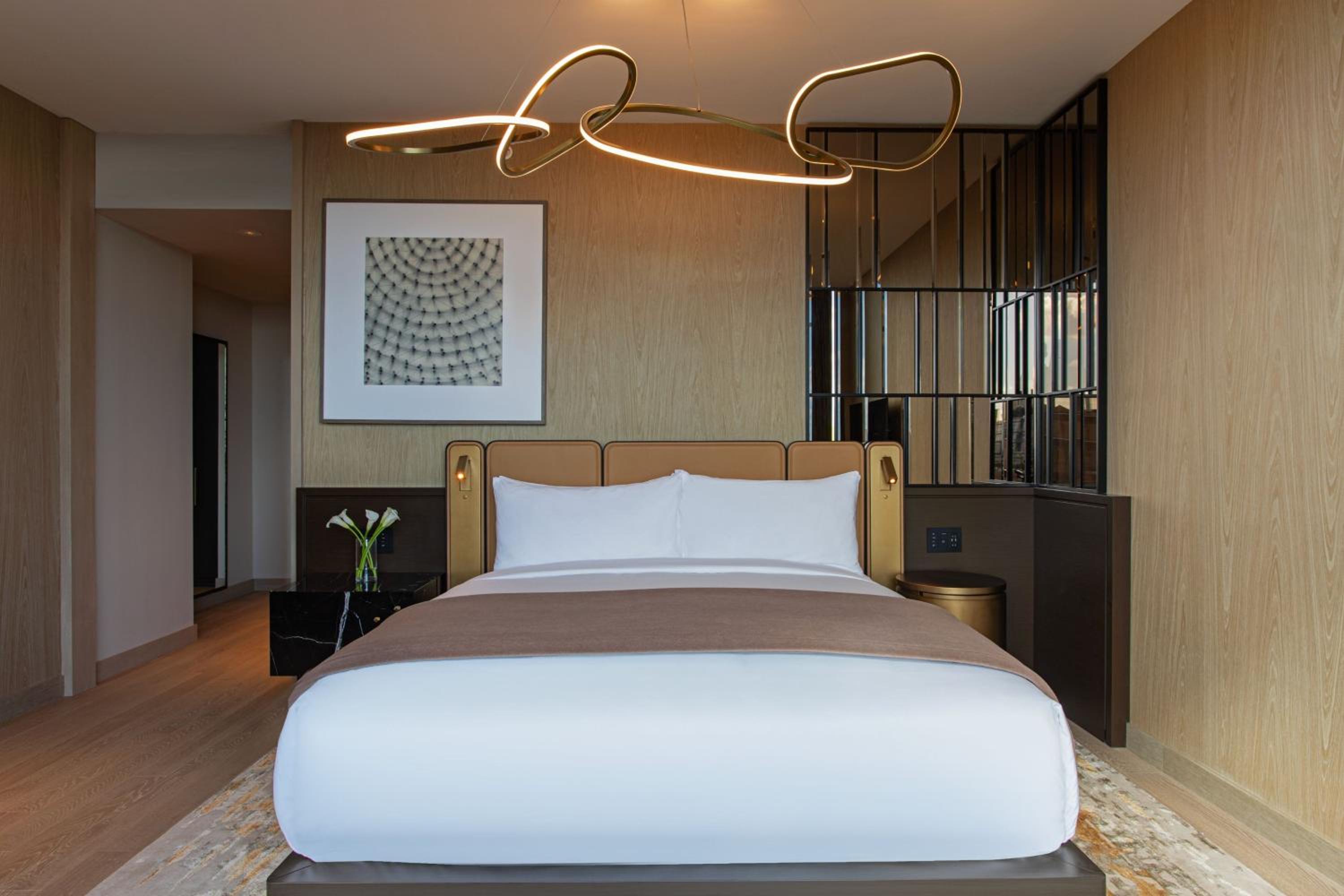 Liberty One Bedroom King Suite - High Floor thumbnail 5