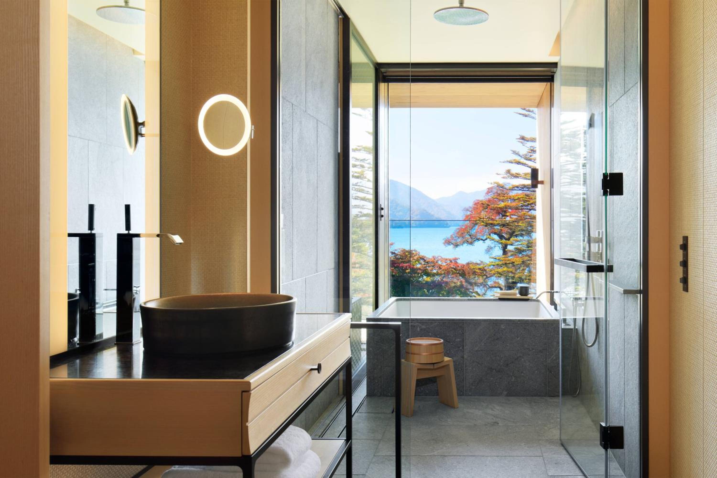 Lake Chuzenji View, Guest room, 1 King, Balcony photo 2