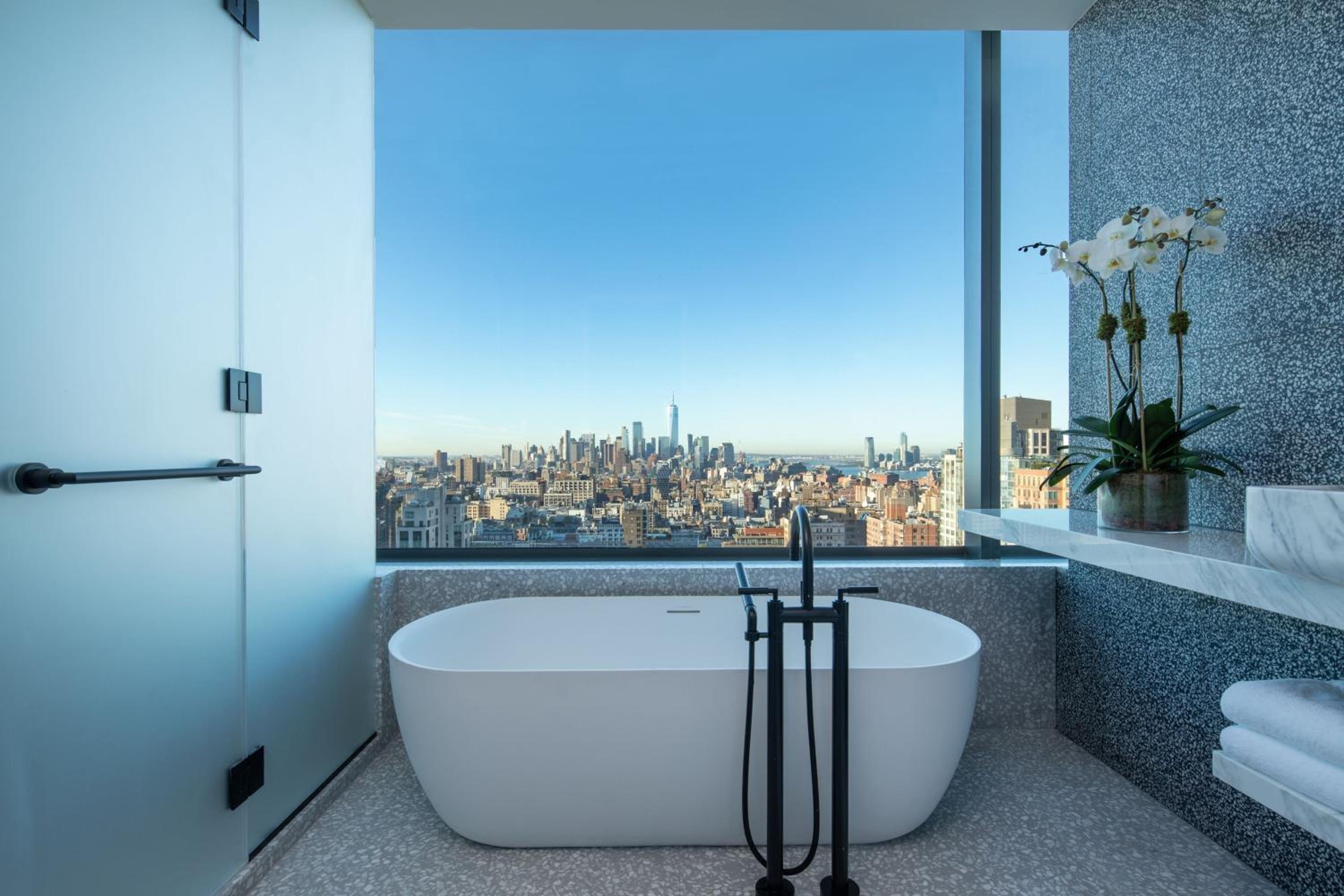 Madison One Bedroom King Suite - Club Level