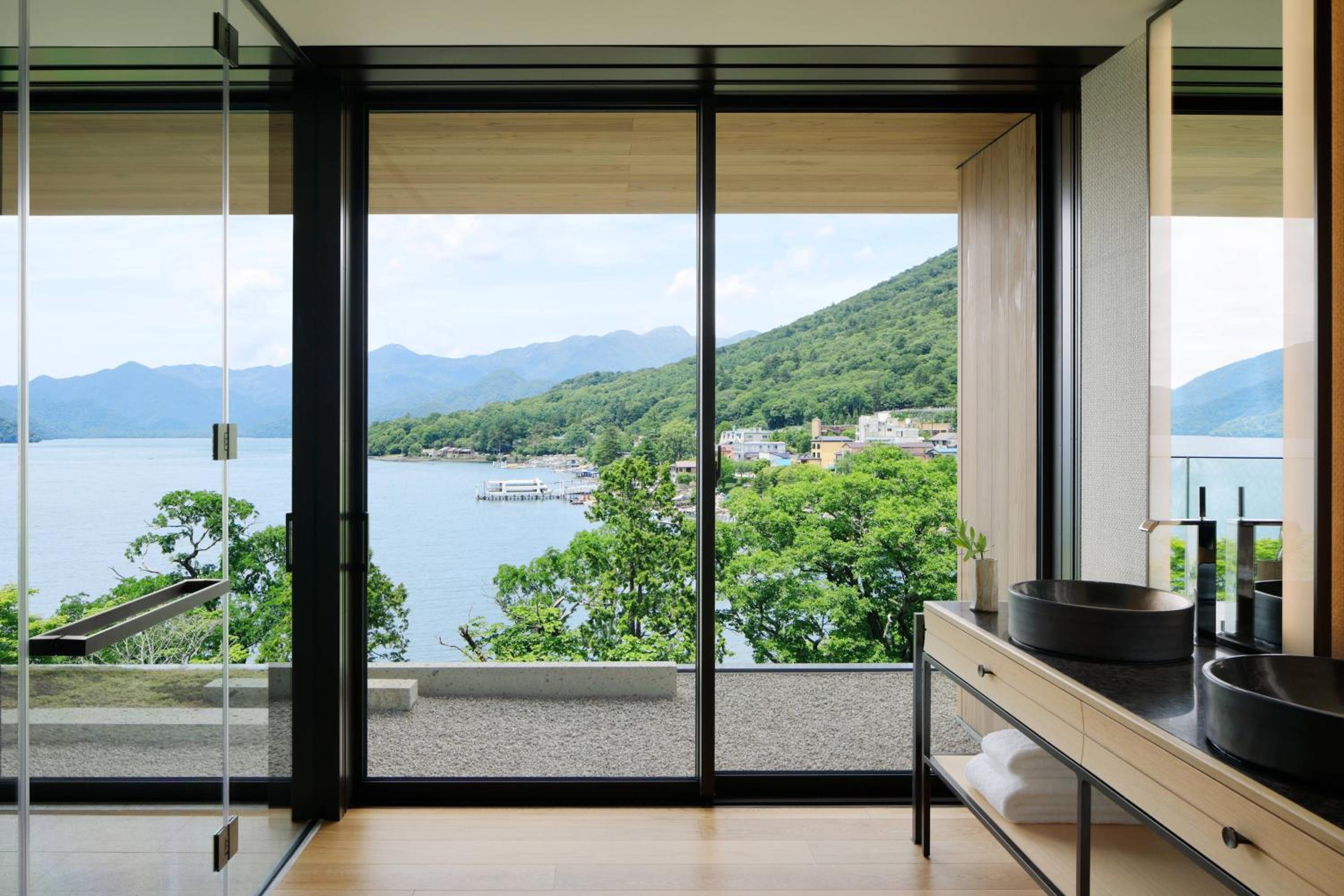 Lake Chuzenji View, Suite, 1 King, Sofa bed, Balcony photo 3