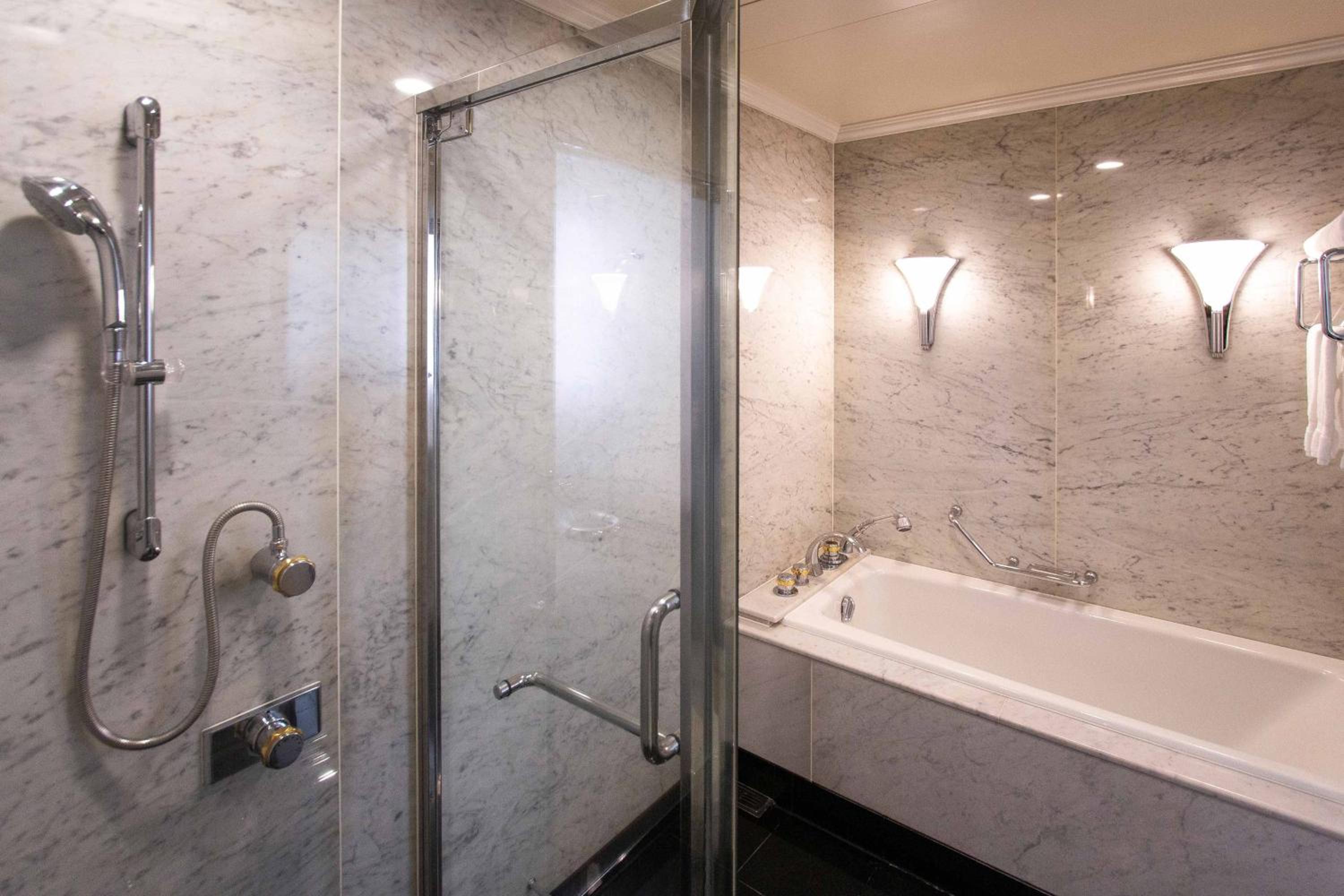 Corner King Suite photo 2