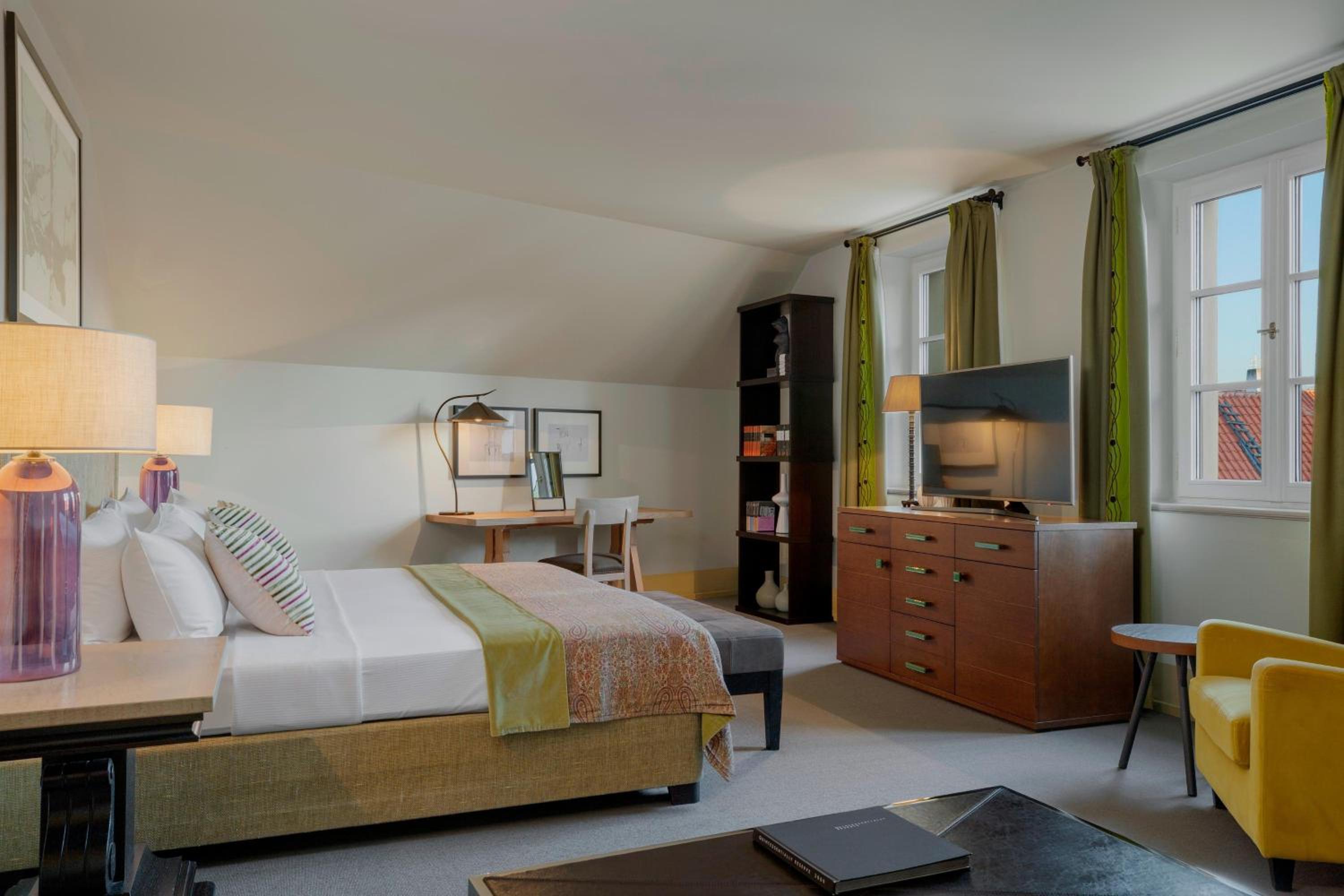 Junior Suite St Thomas Church View
