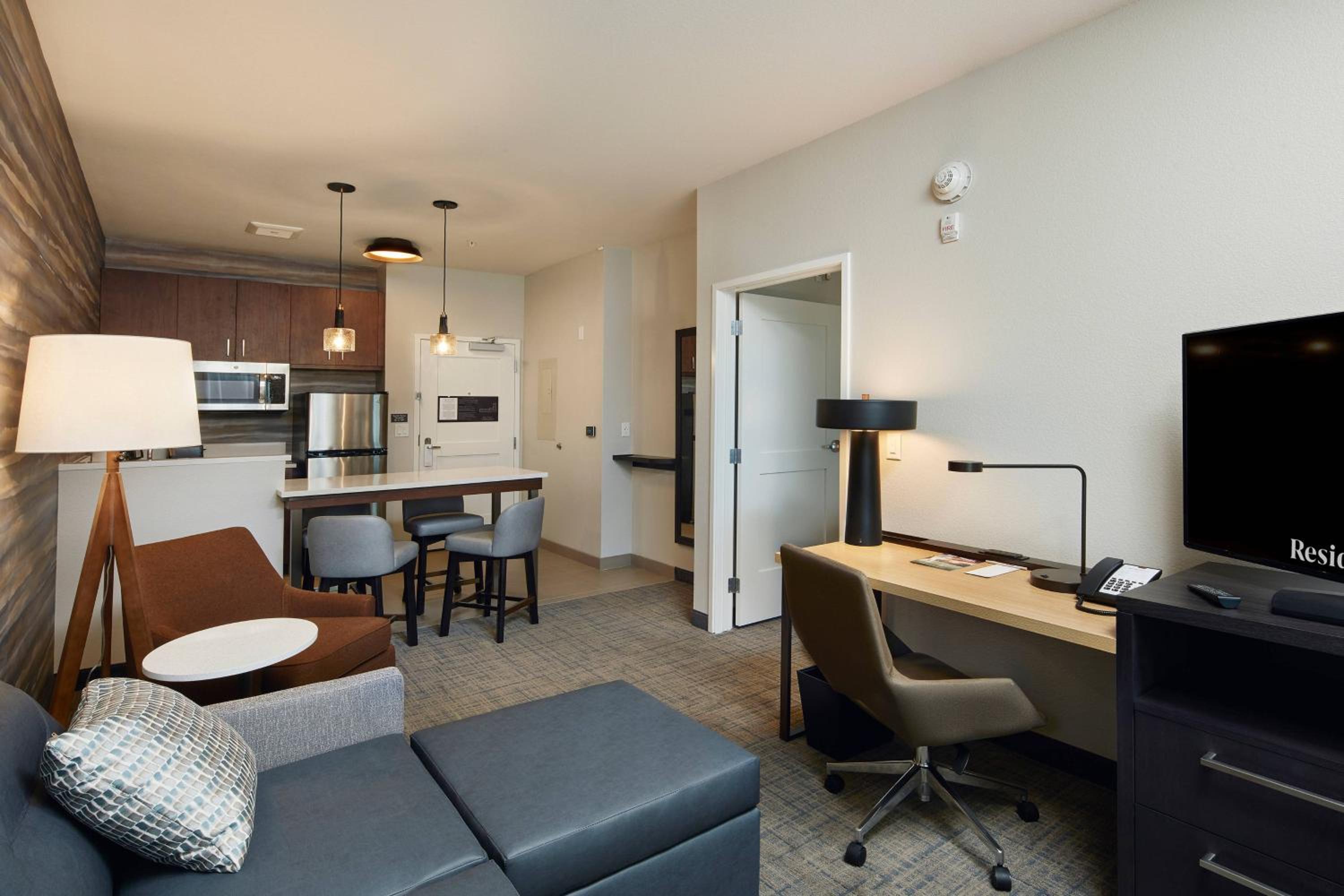 1 Bedroom Suite, 2 Queen, Sofa bed - Photo 1