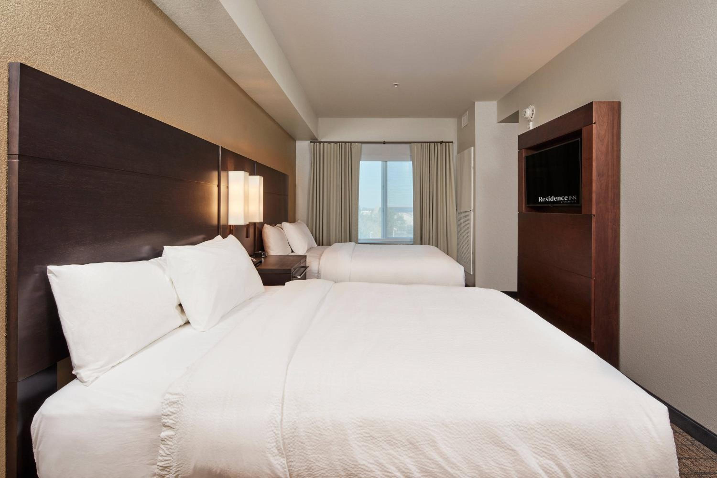 1 Bedroom Suite, 2 Queen, Sofa bed - Photo 7