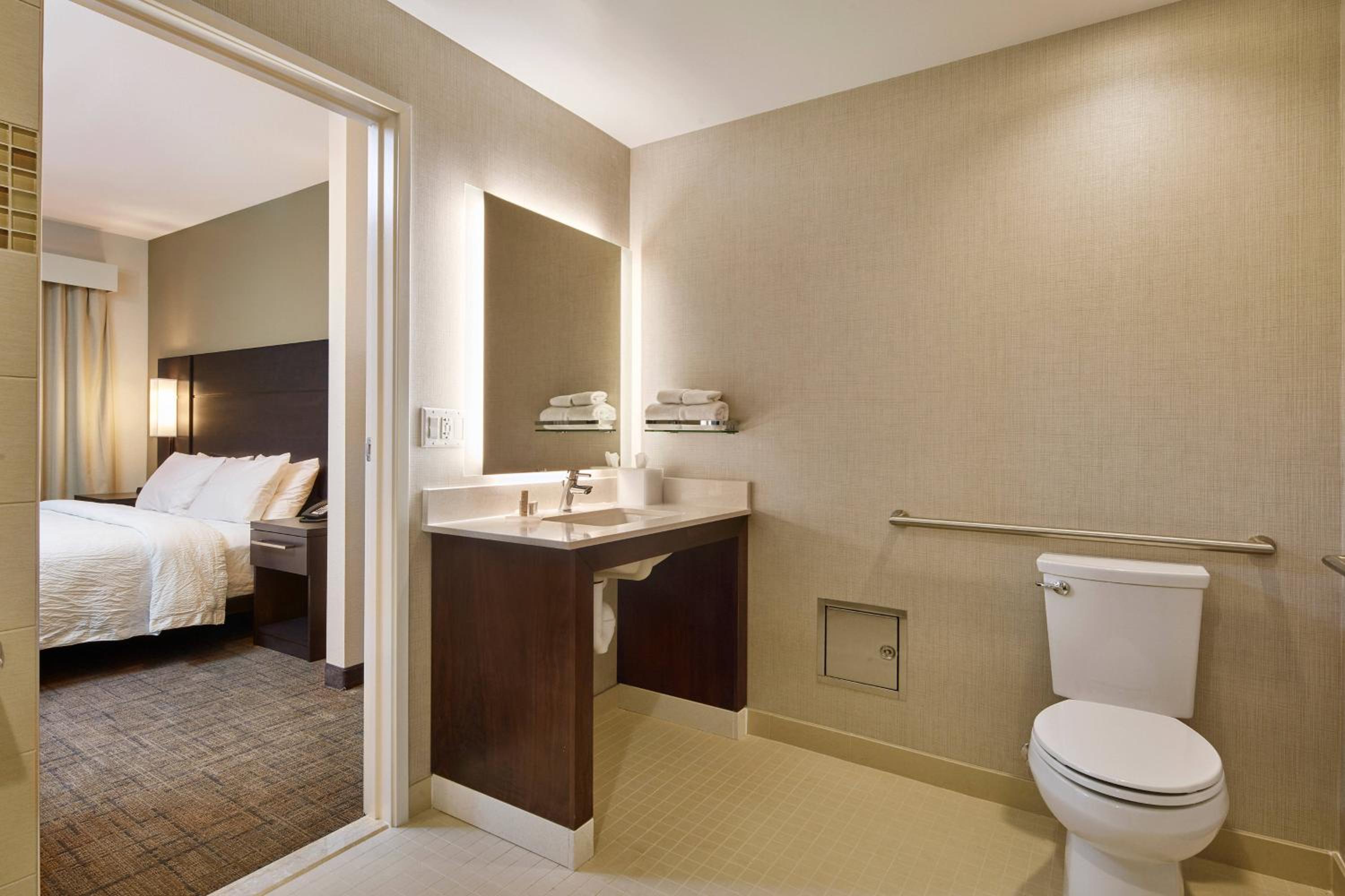 1 Bedroom Suite, 1 King, Sofa bed - Photo 8