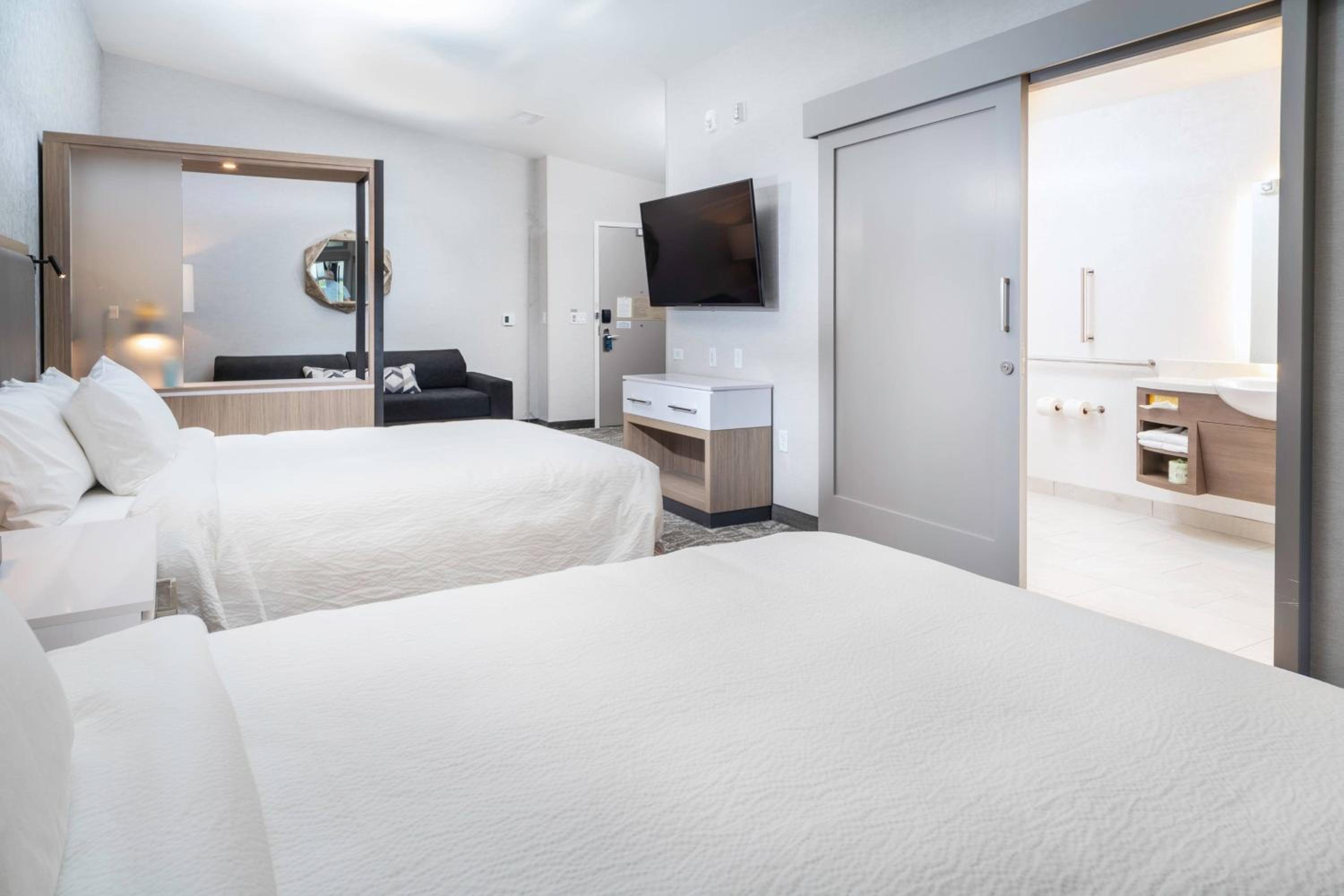 Suite, 2 Queen, Sofa bed, Trundle bed - Photo 3