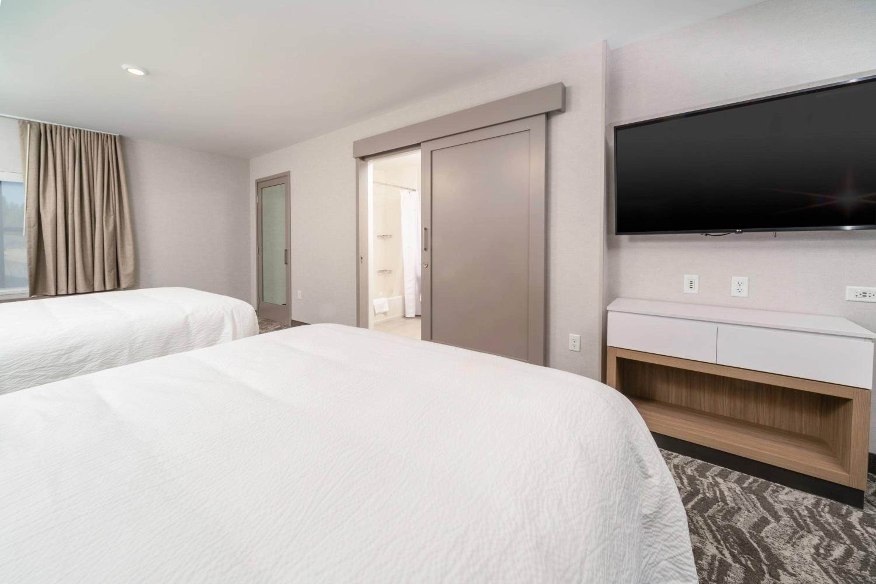 Suite, 2 Queen, Sofa bed, Trundle bed - Photo 4