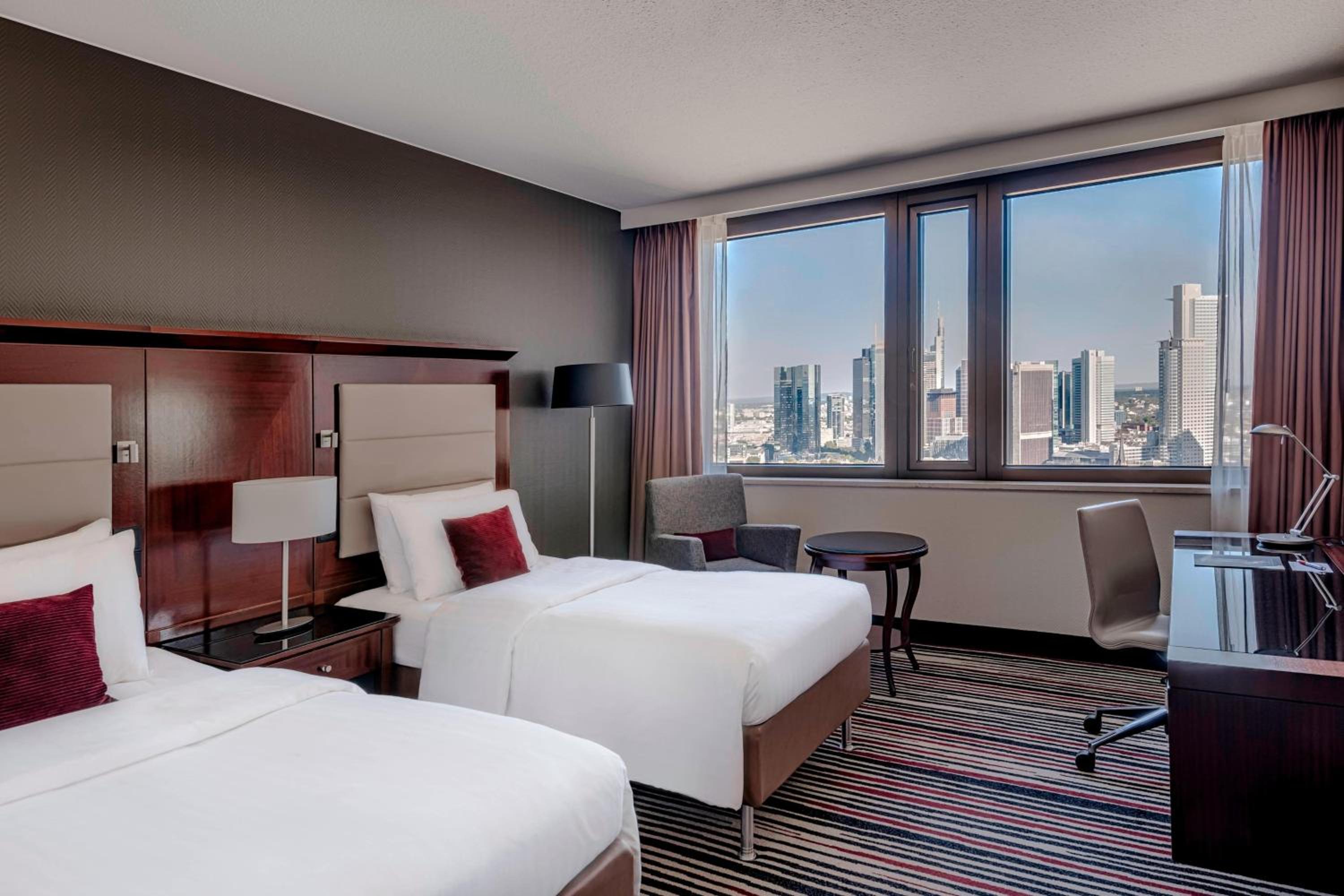 Twin Room with Skyline View - Photo 1