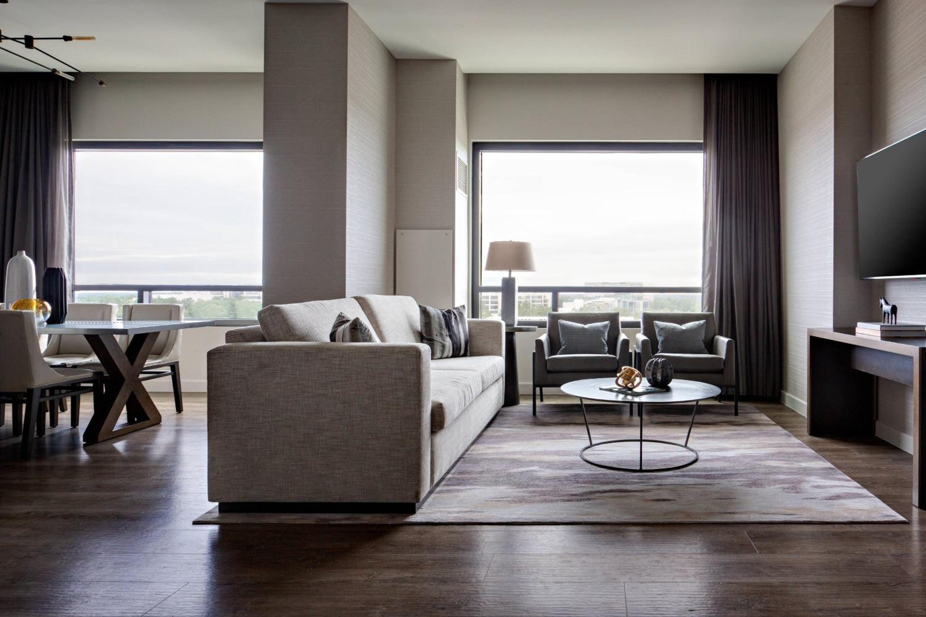 Executive Suite, M Club lounge access, 1 Bedroom Suite