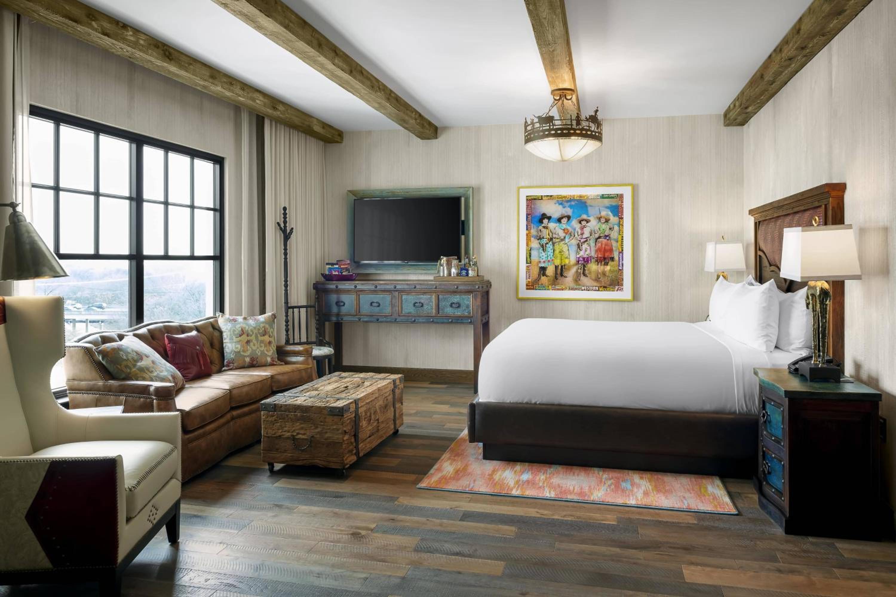 Executive King Suite with Tub and Kitchen