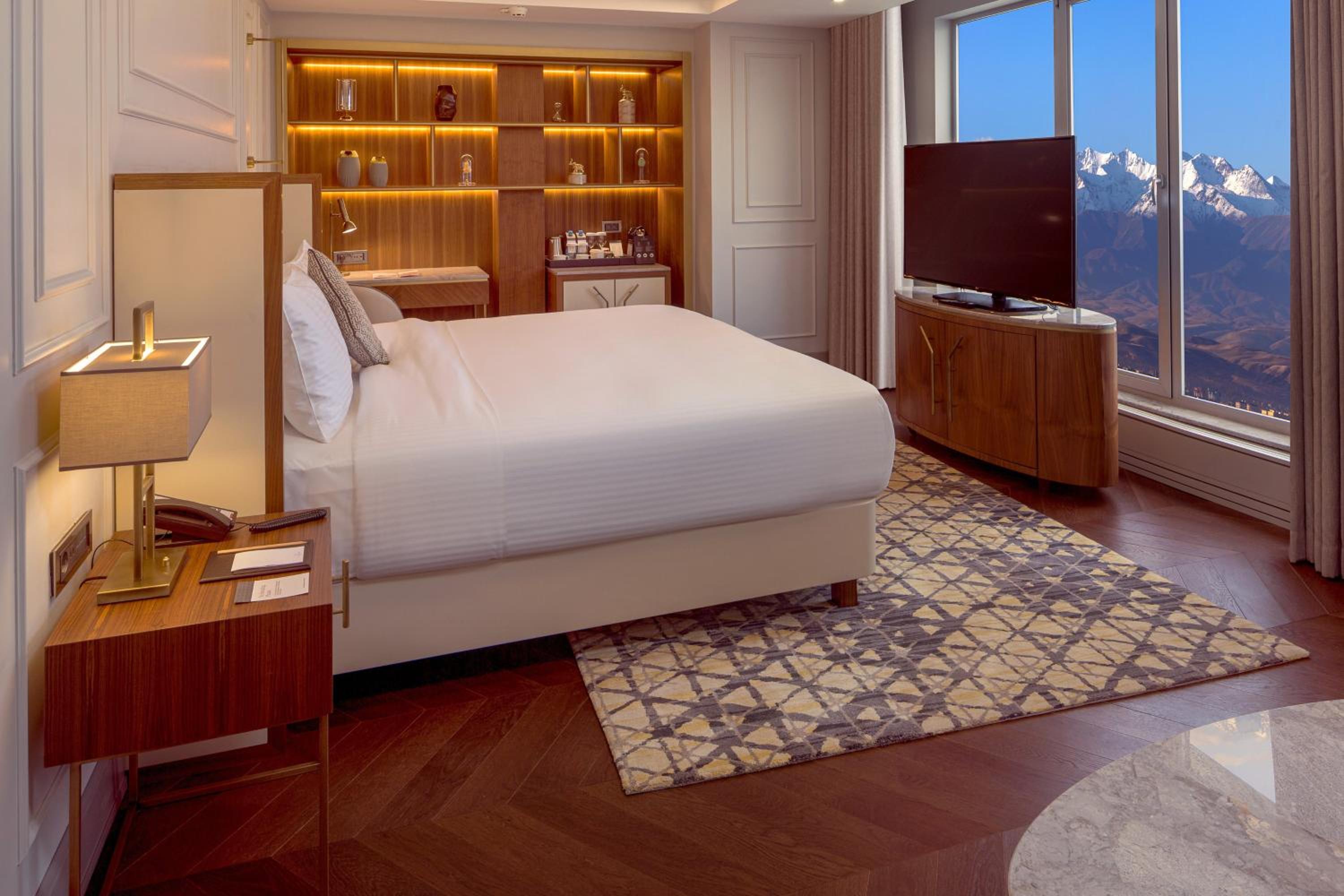 Junior Suite, 1 King, City view