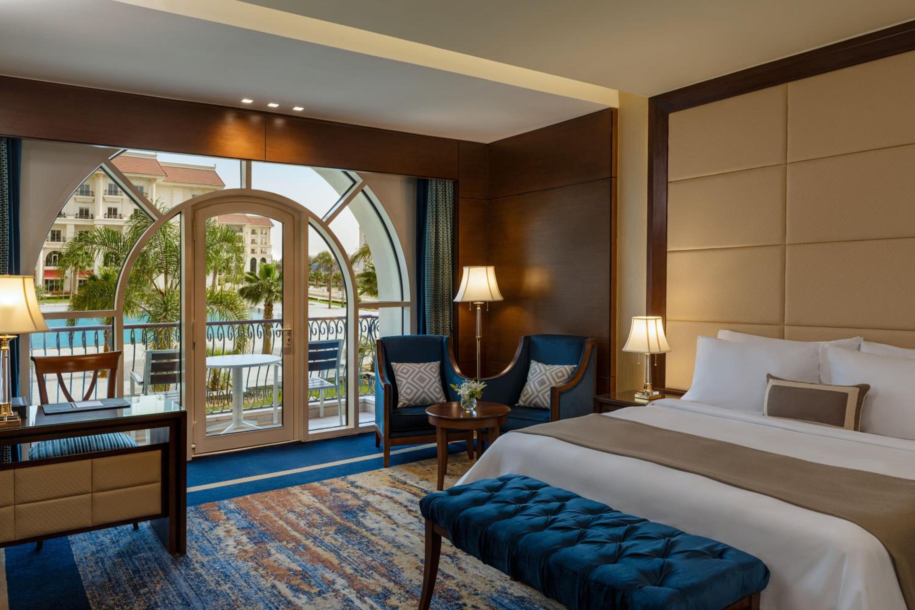 Deluxe Room Pool View , King Bed