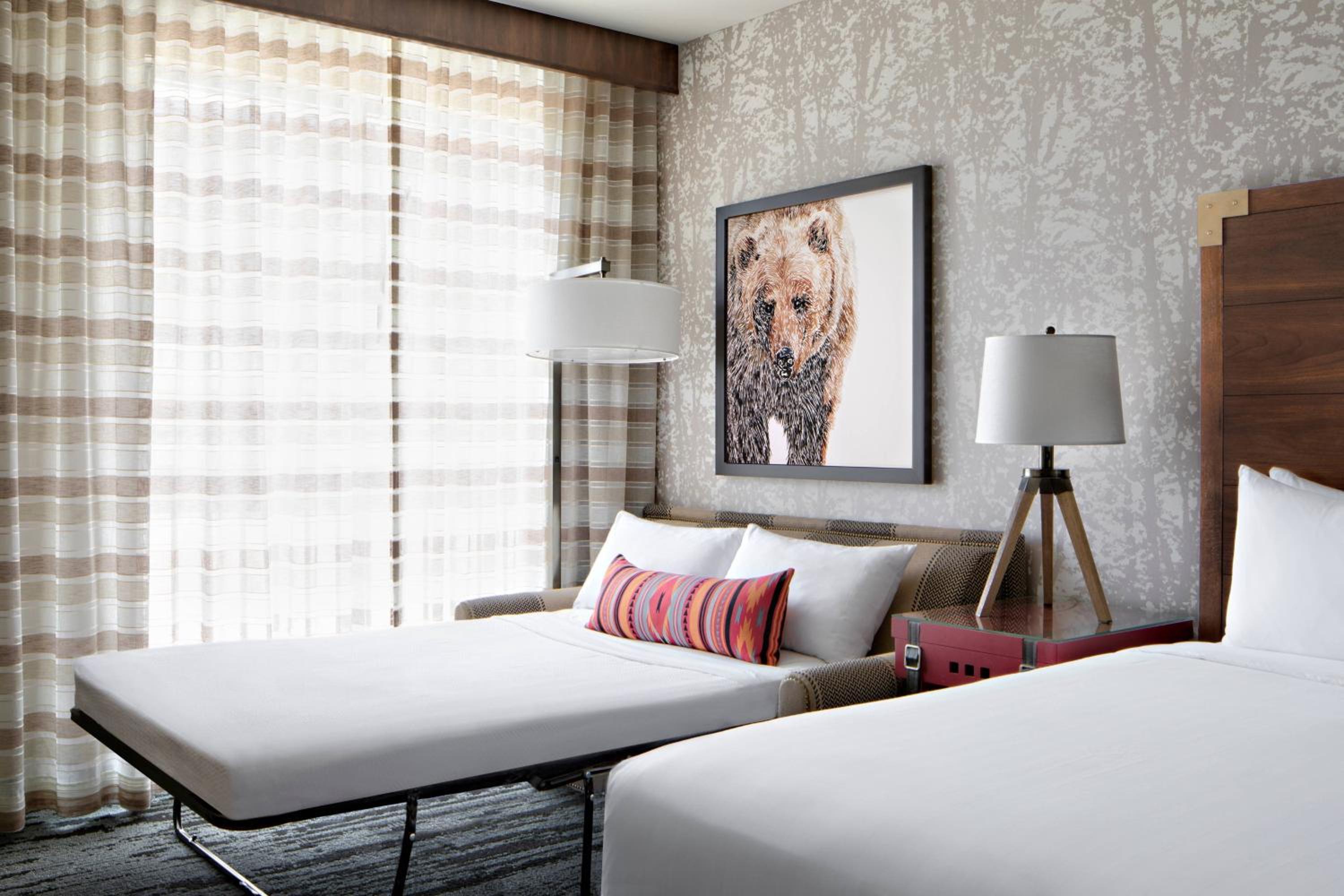 King Room with Sofa Bed - Hearing Accessible photo 2