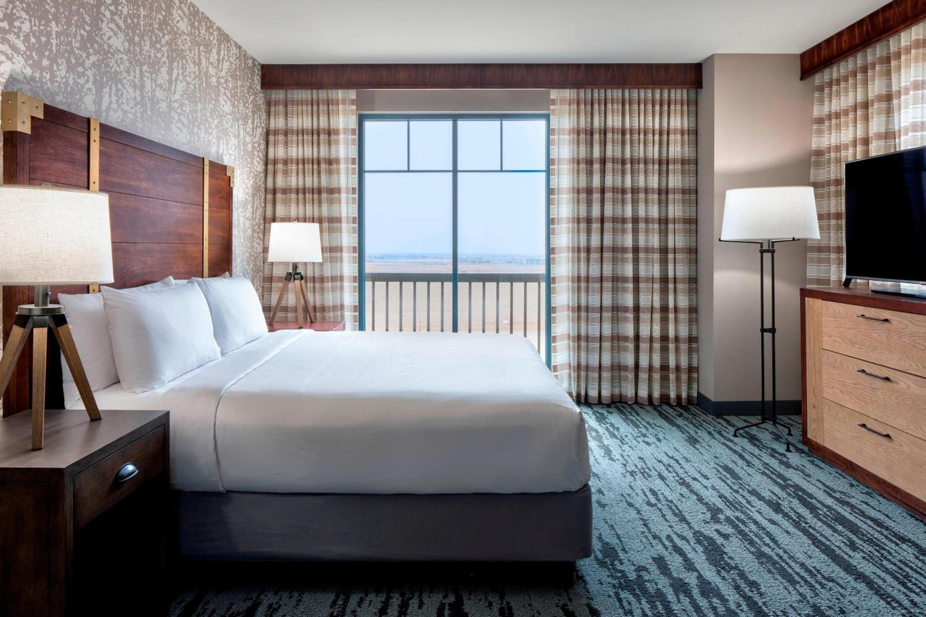 One-Bedroom Deluxe Suite