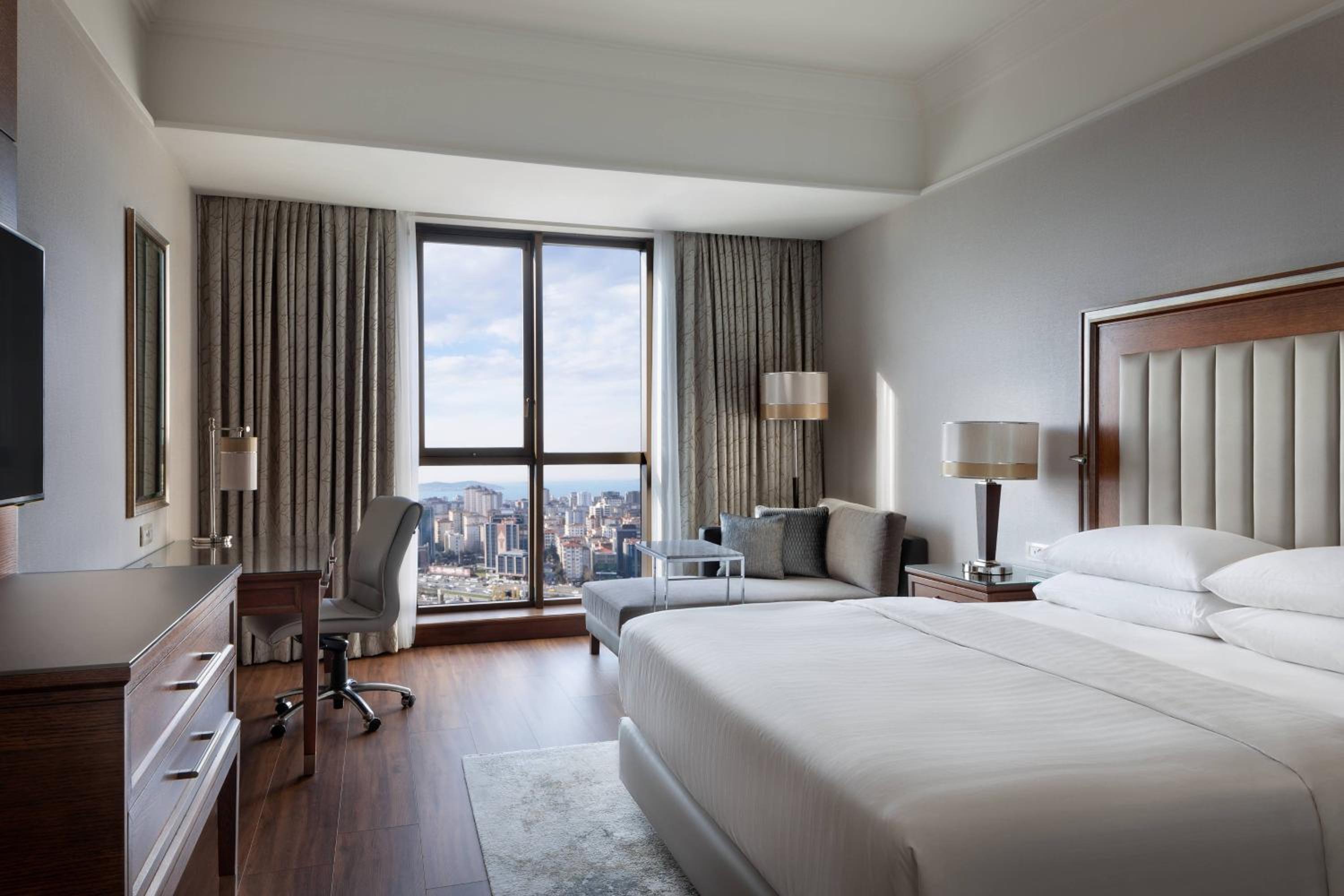 Executive King Room with Executive Lounge Access