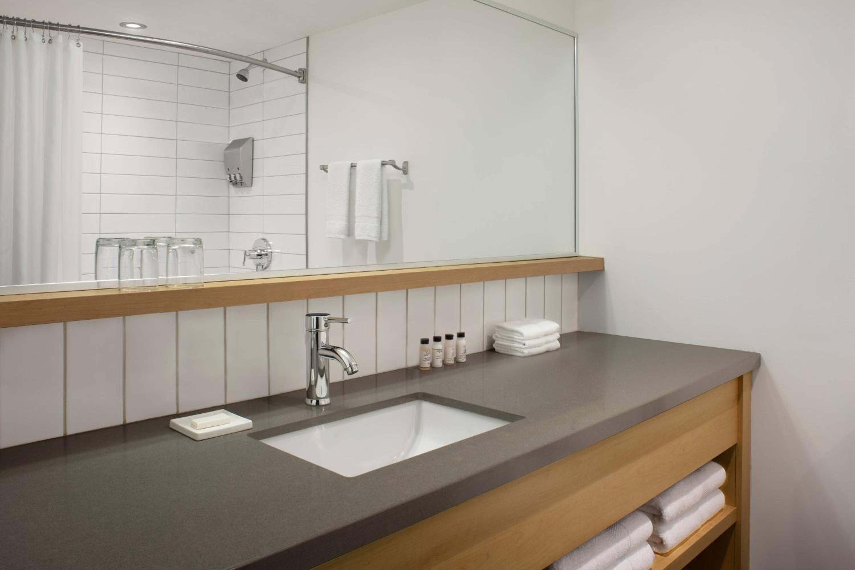 King Studio with Sofa Bed and Kitchenette - Photo 4