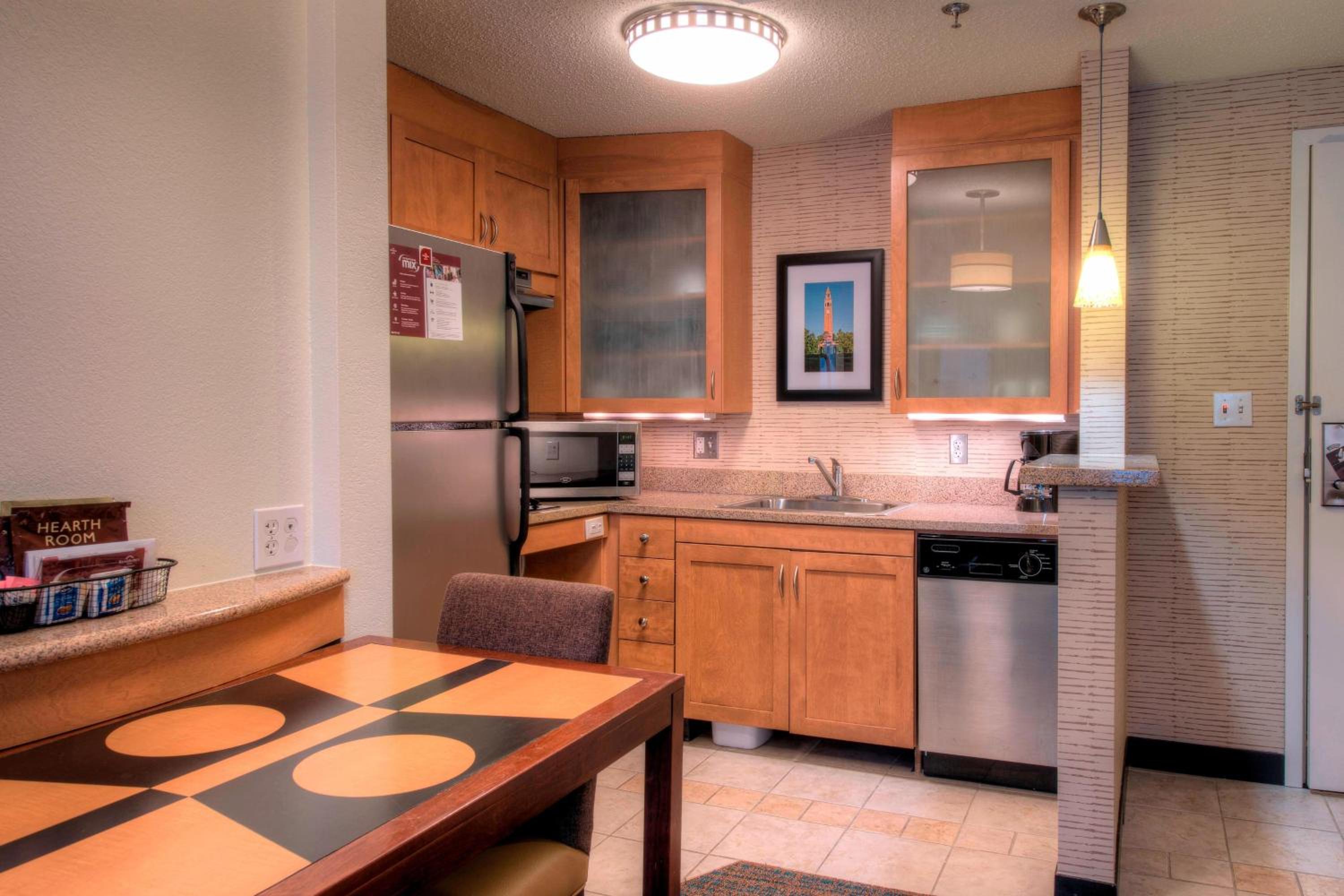 One-Bedroom Suite - Photo 3