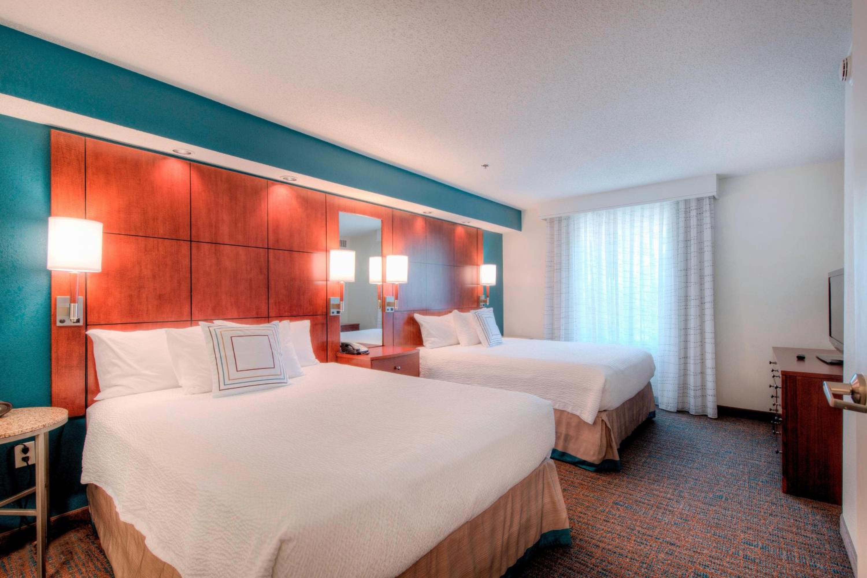 One-Bedroom Suite - Photo 2