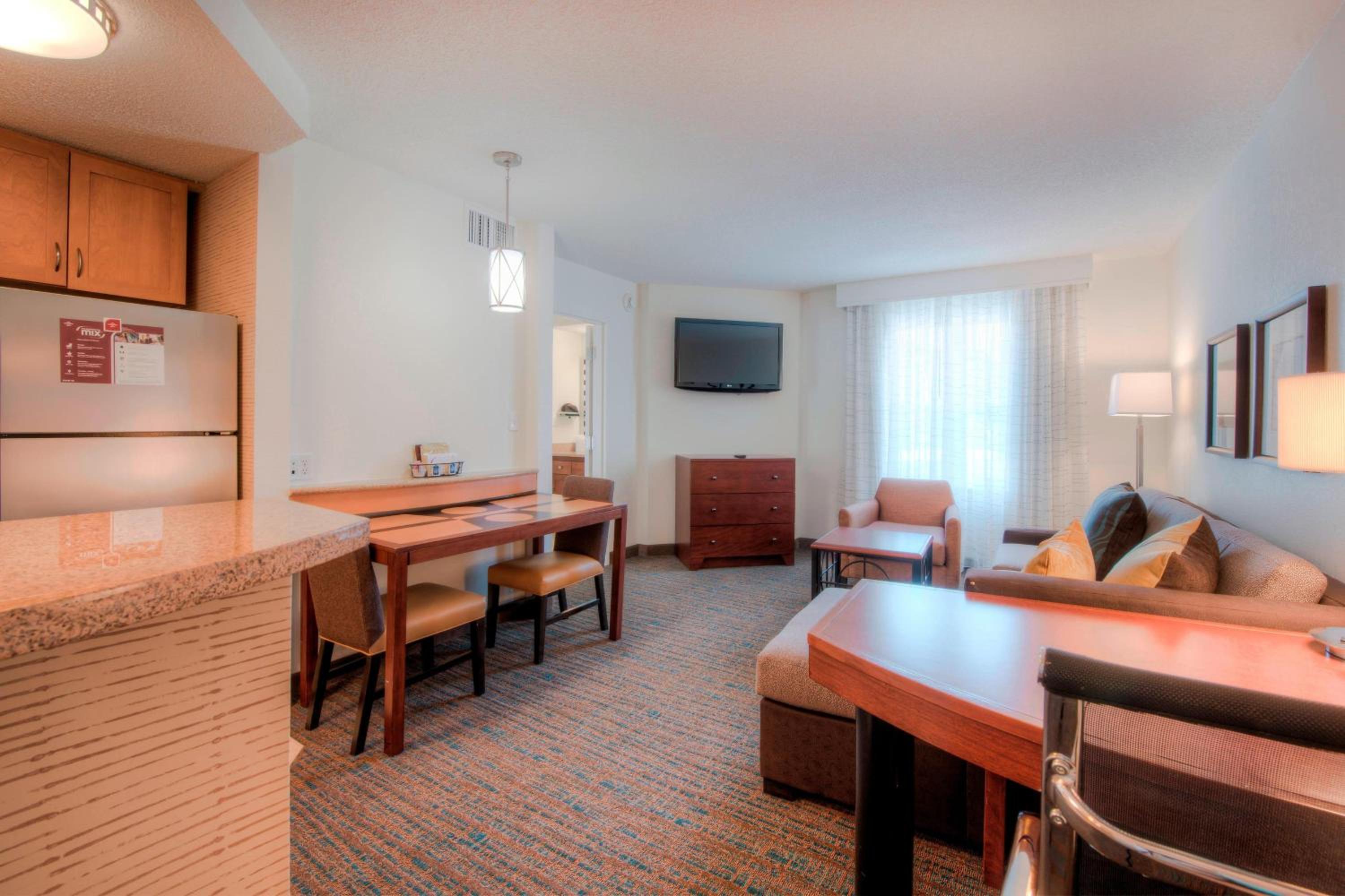 Executive One-Bedroom Suite - Photo 2
