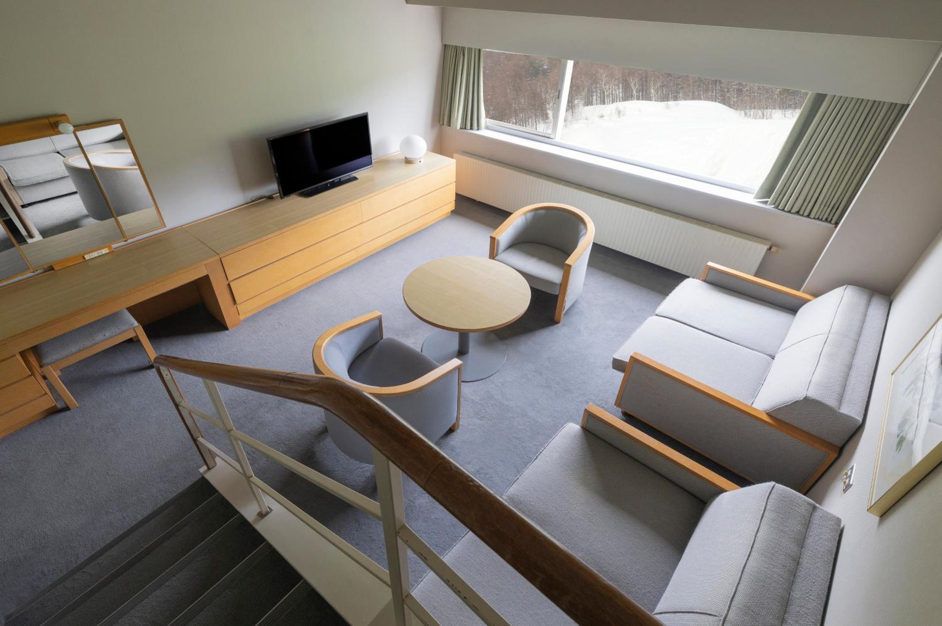 One-Bedroom Duplex With Three Twin Beds