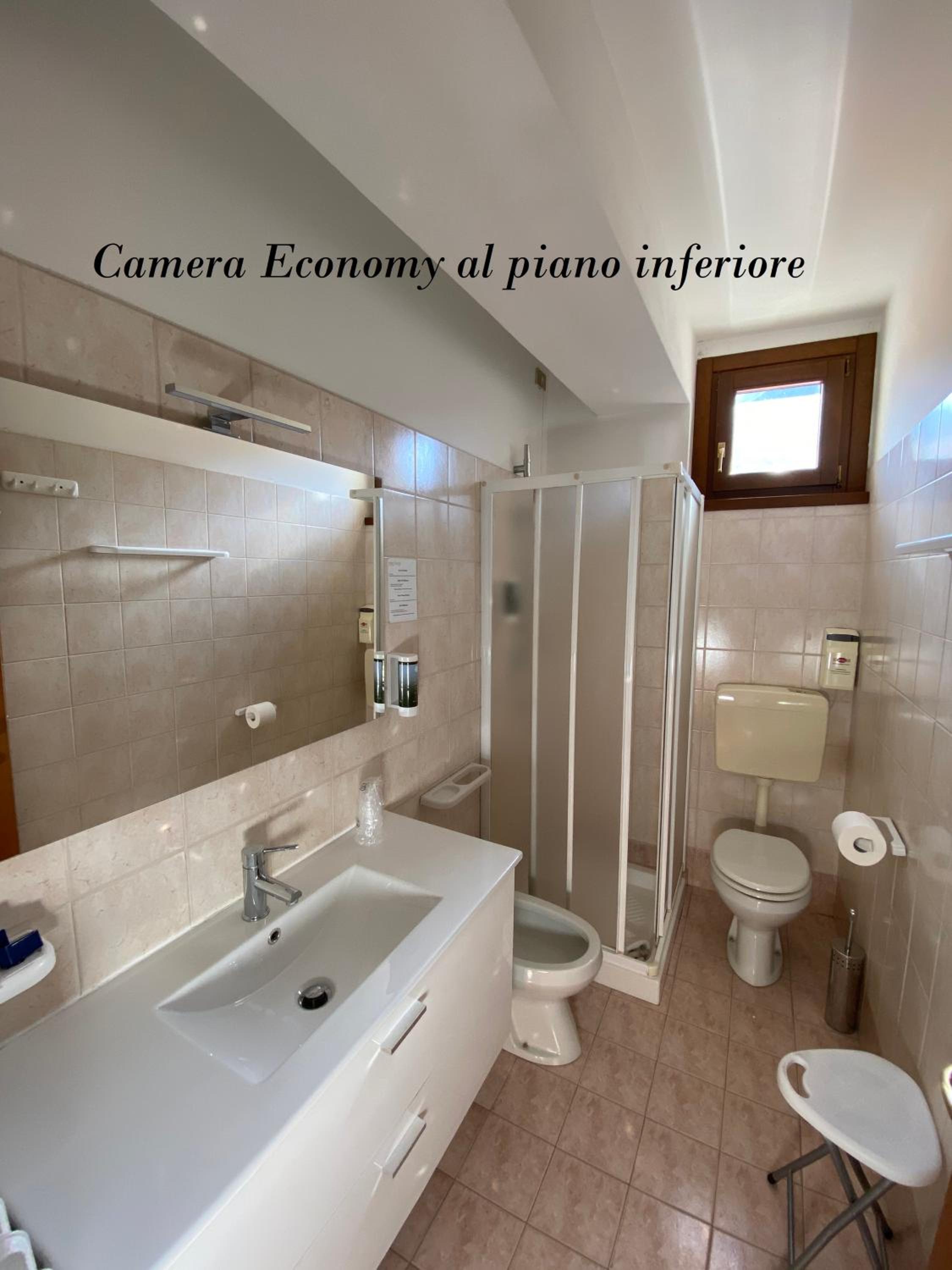 Economy Triple Room - Photo 2