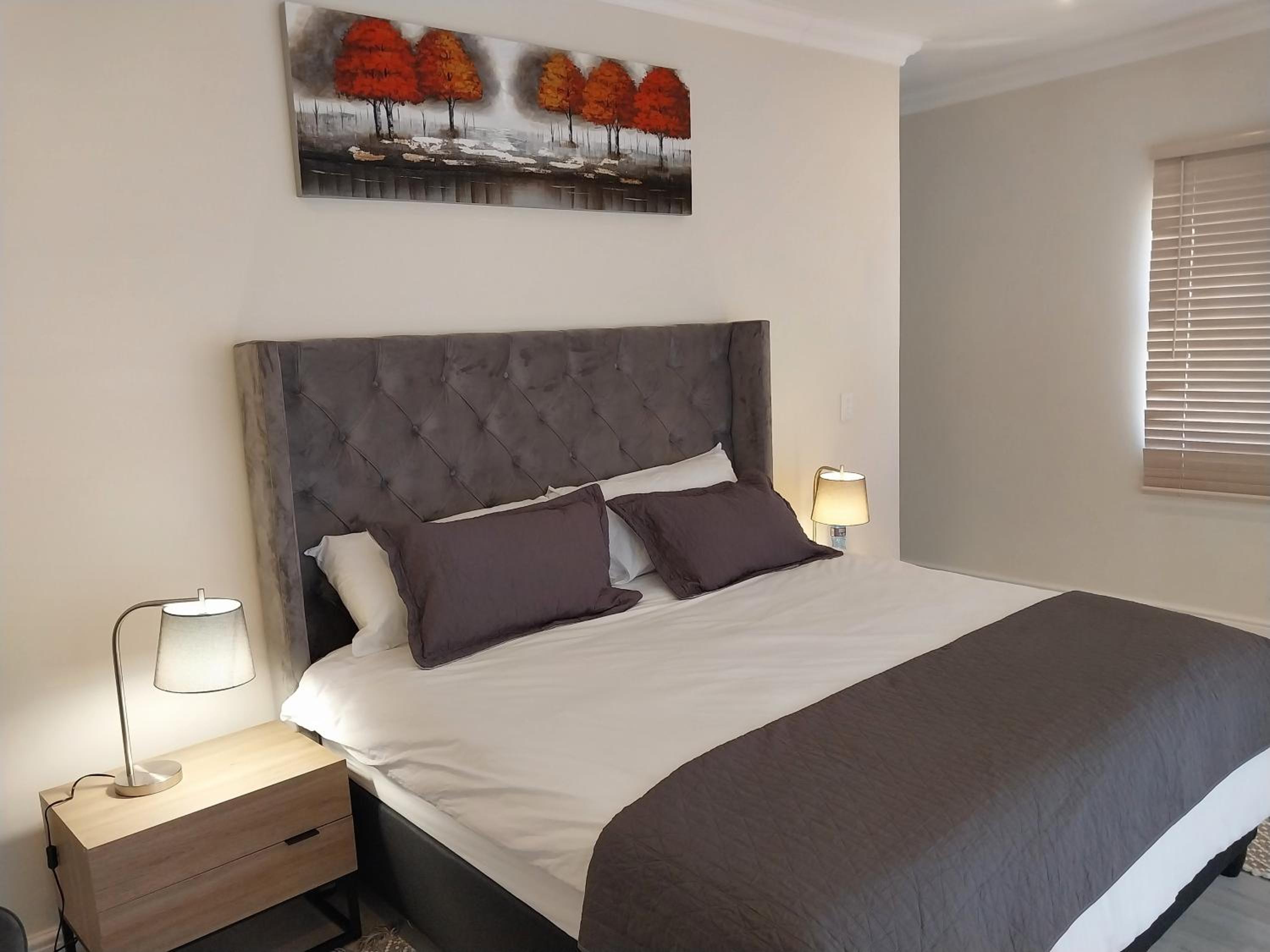 Deluxe King Suite photo 3