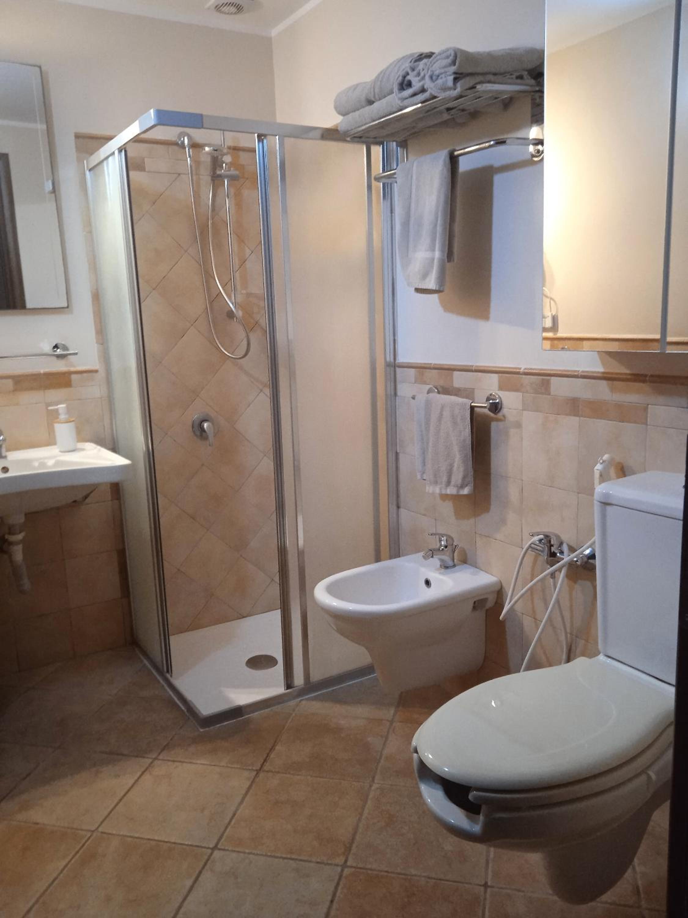Double Room - Photo 14