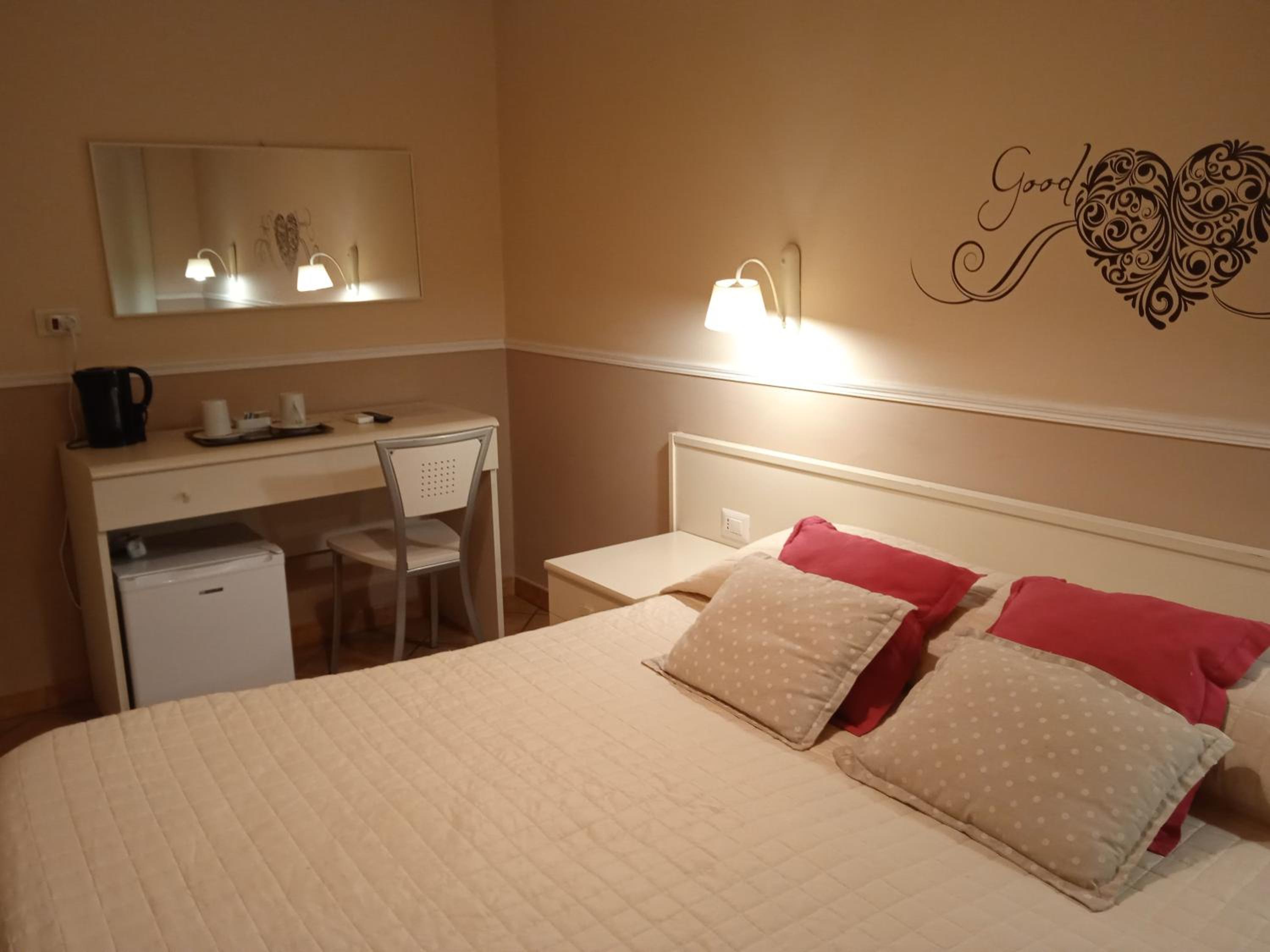 Quadruple Room - Photo 11