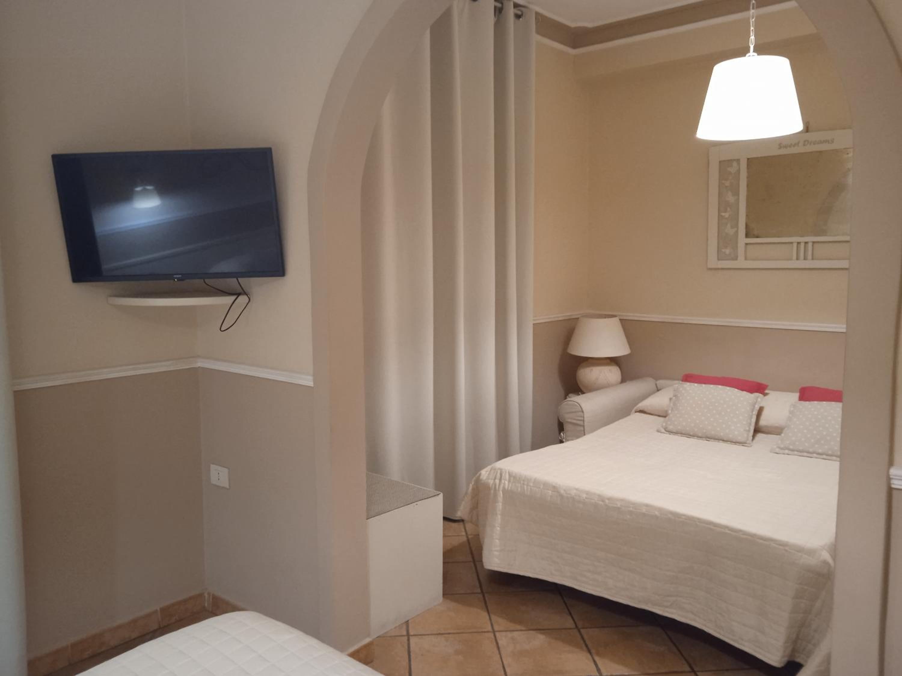 Quadruple Room - Photo 8