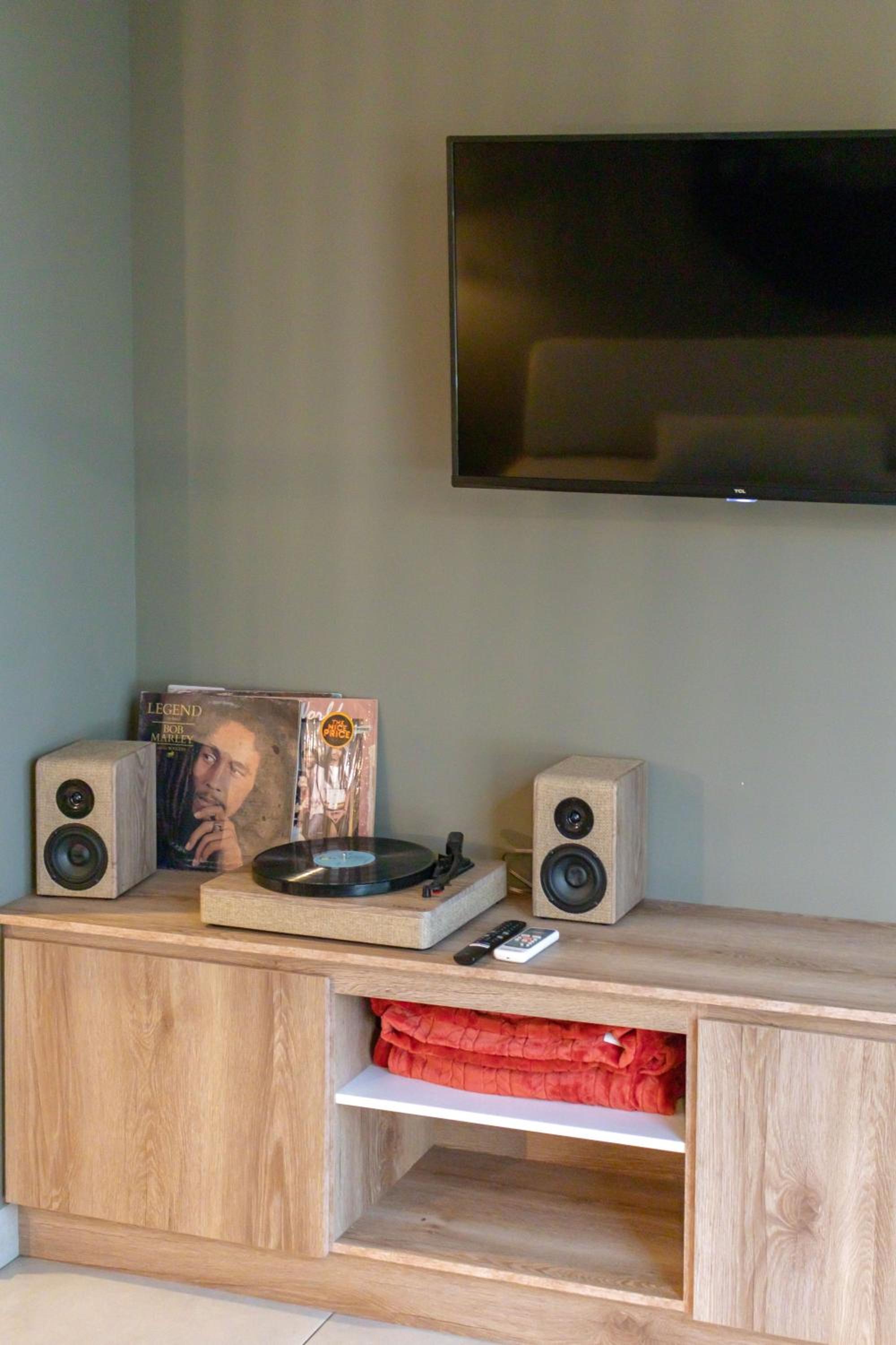 One-Bedroom Apartment - Photo 8