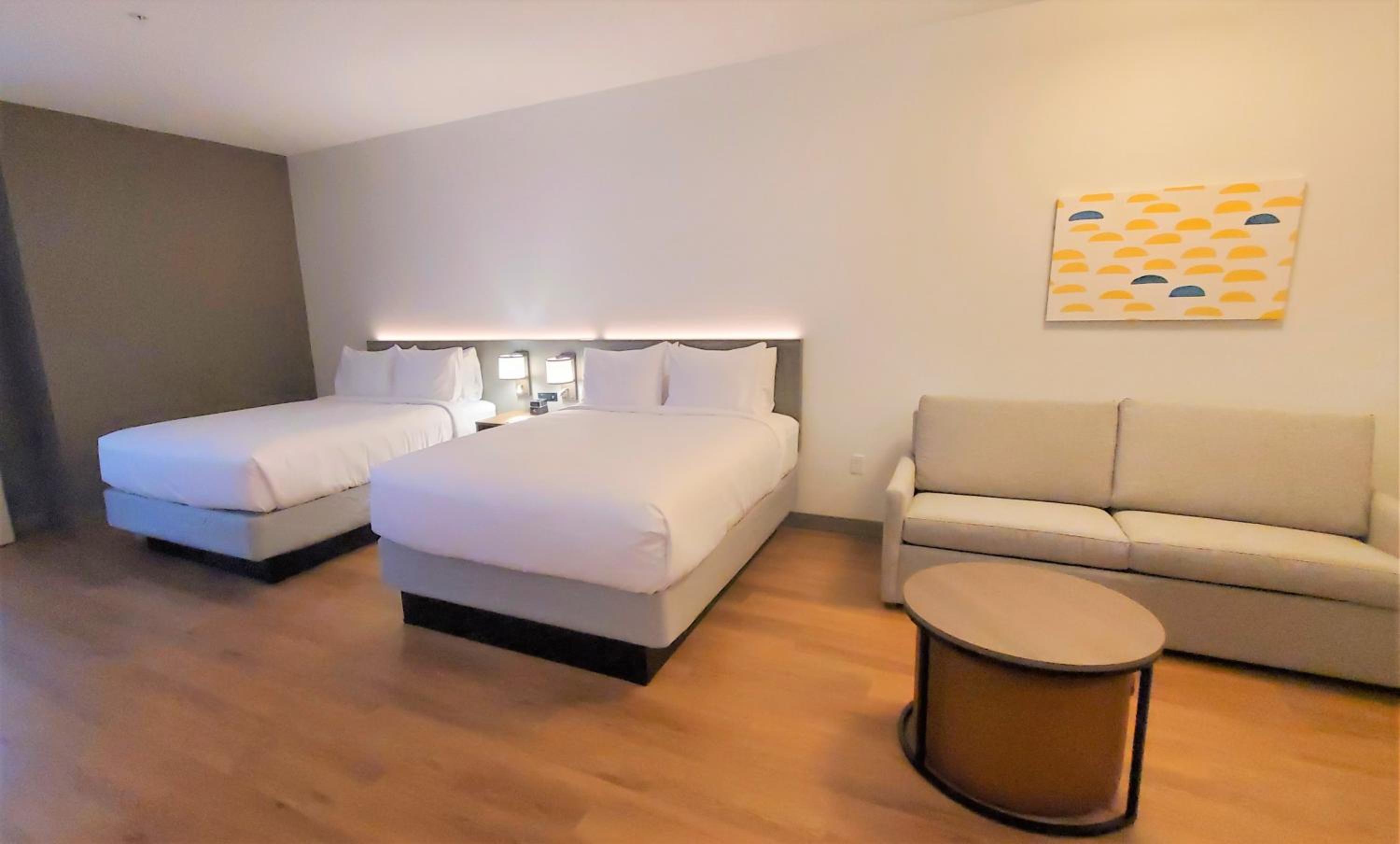 One Room Suite with Two Queen Beds and Sofa bed - Non Smoking - Photo 3