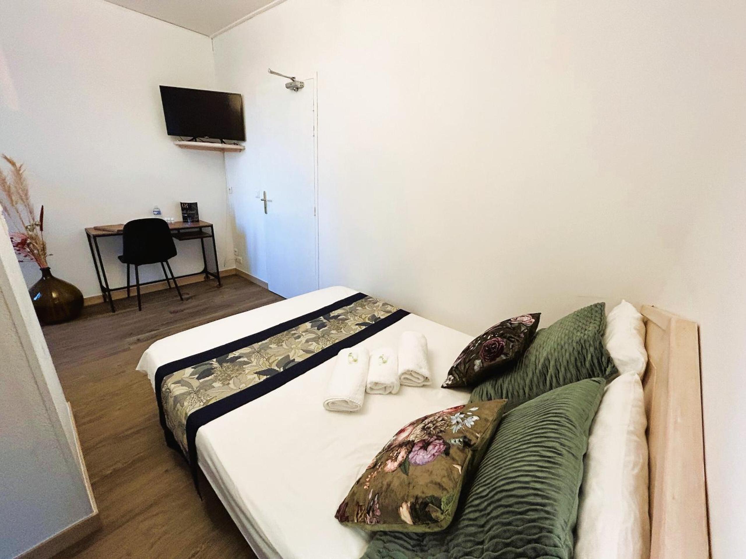 Small Double Room photo 1