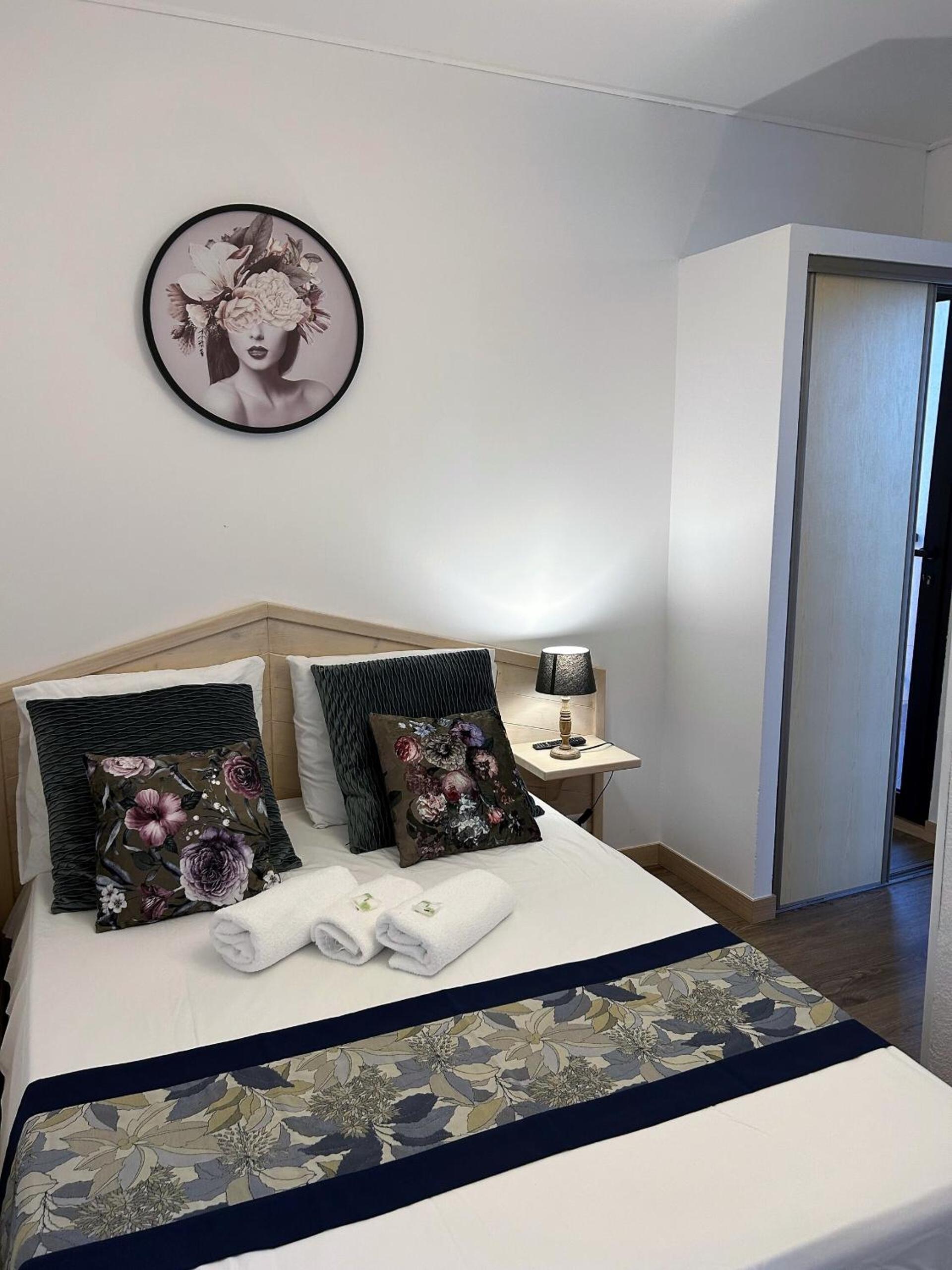 Small Double Room photo 2