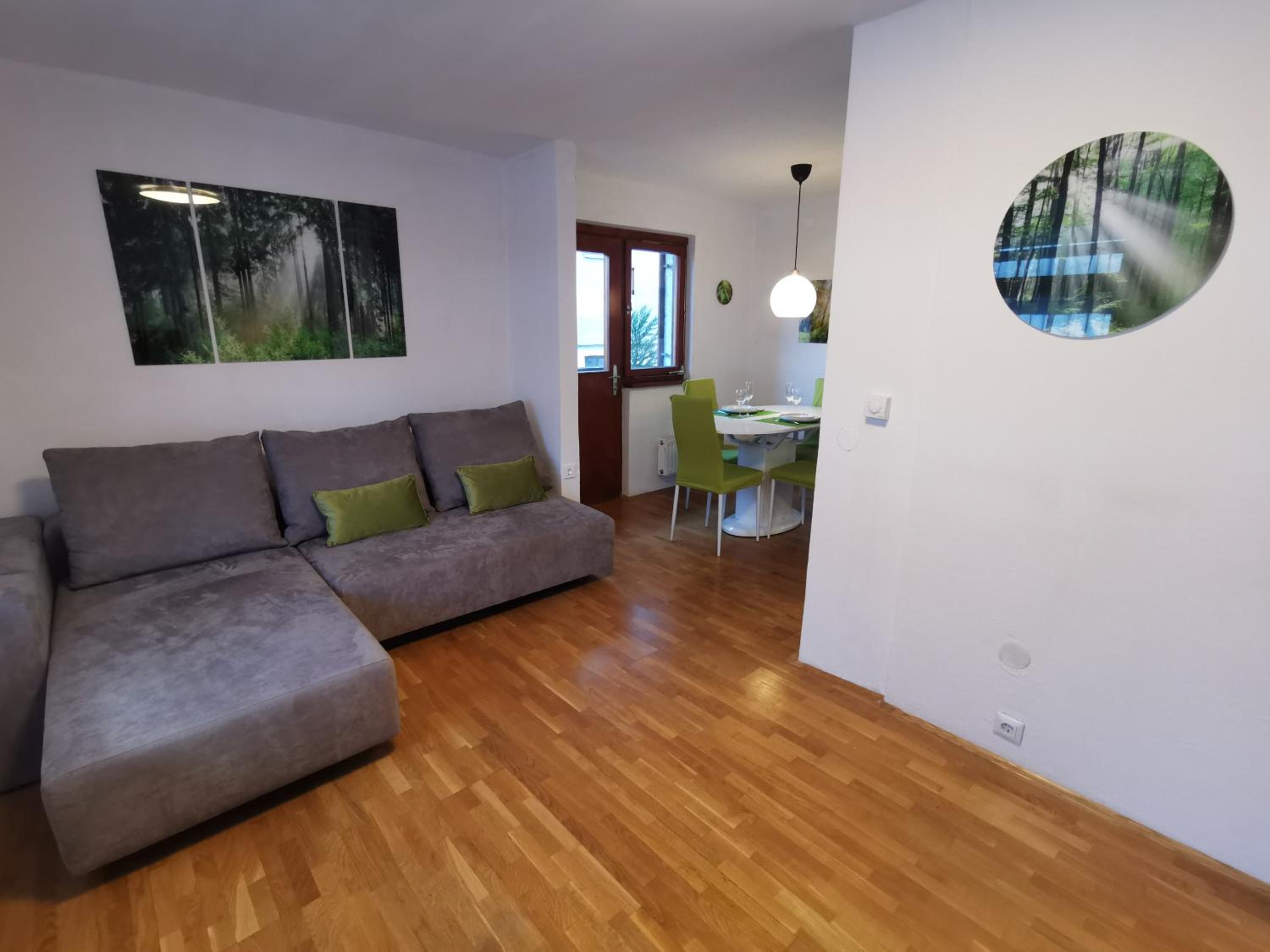 One-Bedroom Apartment photo 1