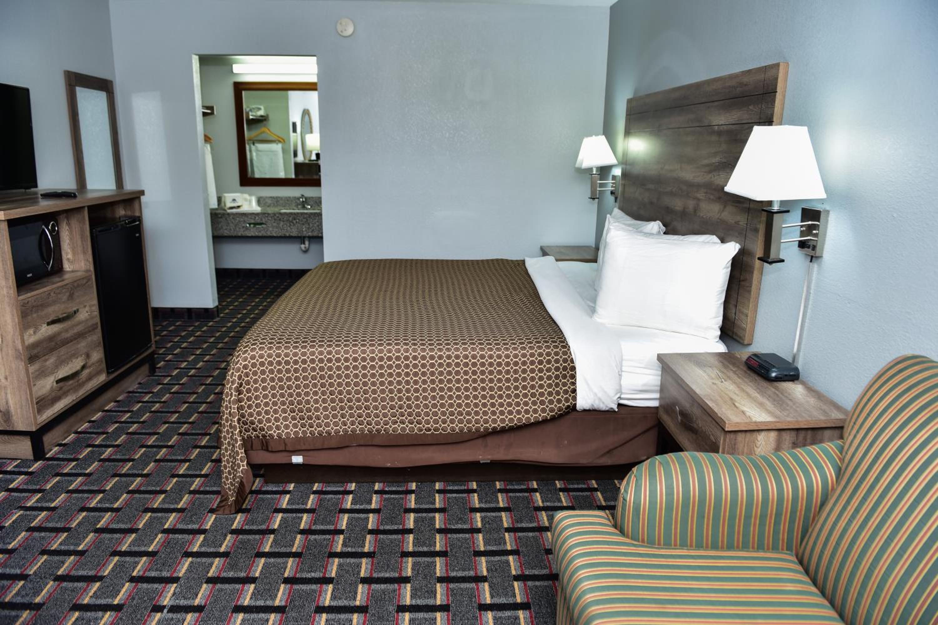 King Room Non-Smoking - Photo 3