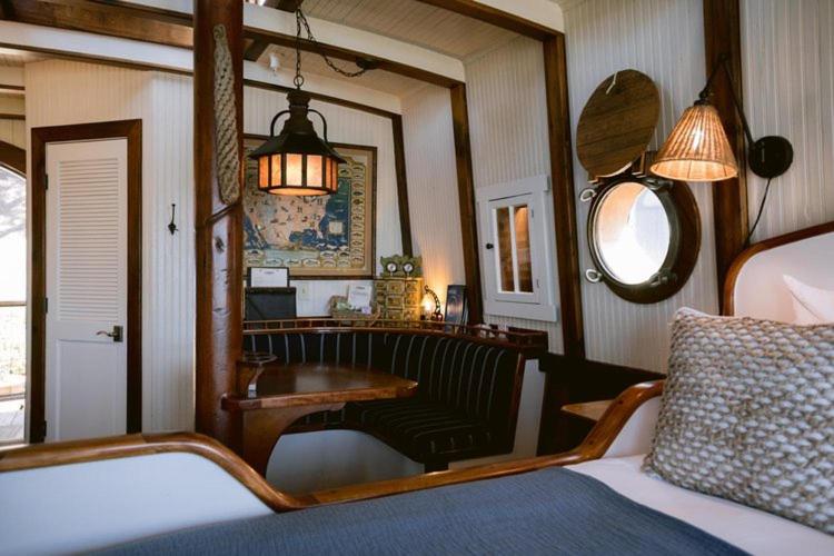Bungalow - Water Front  - Photo 2