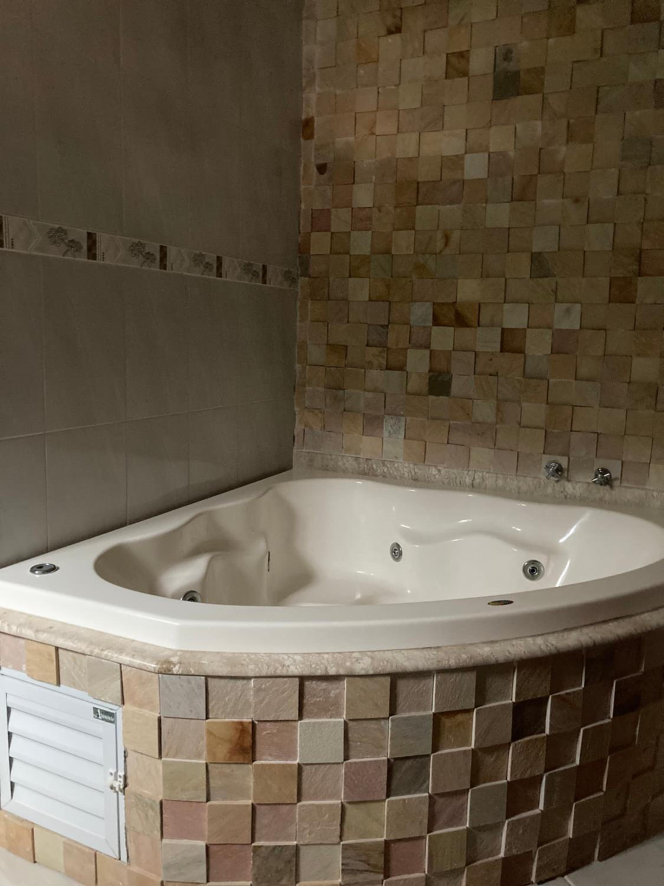 Suite with Hot Tub photo 3