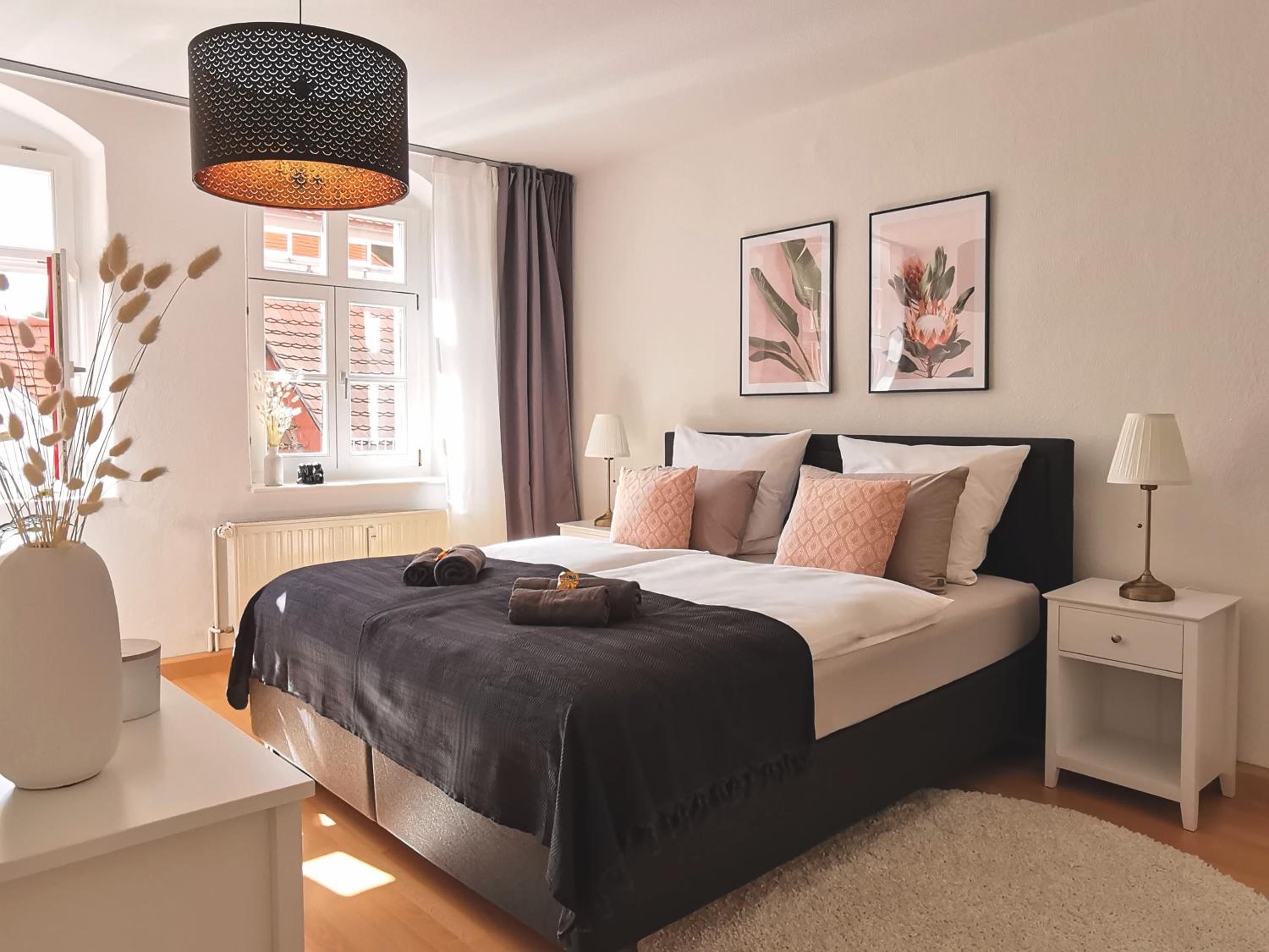 One-Bedroom Apartment - Photo 1