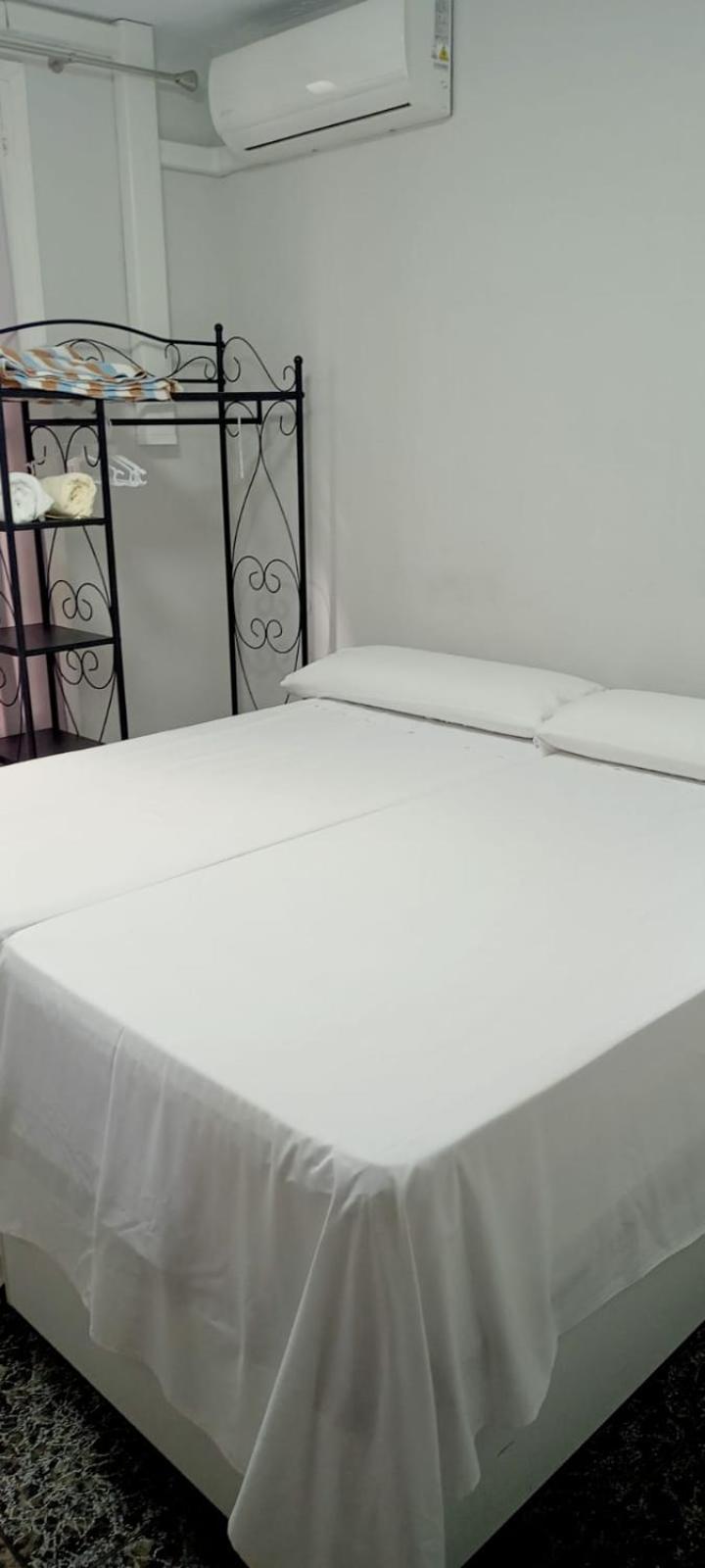 Habitación Doble con Baño Compartido