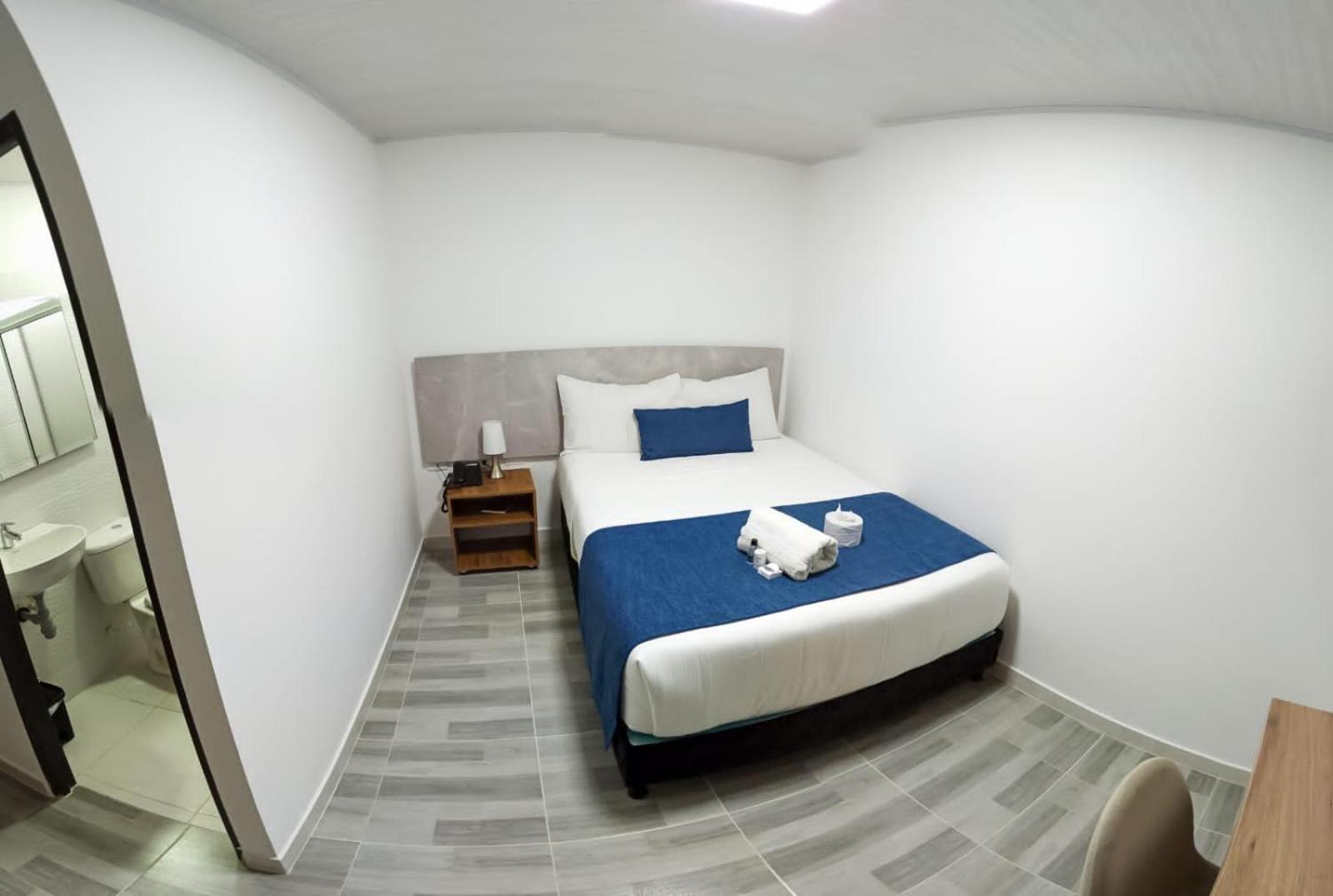 Single Room With Bathroom photo 1