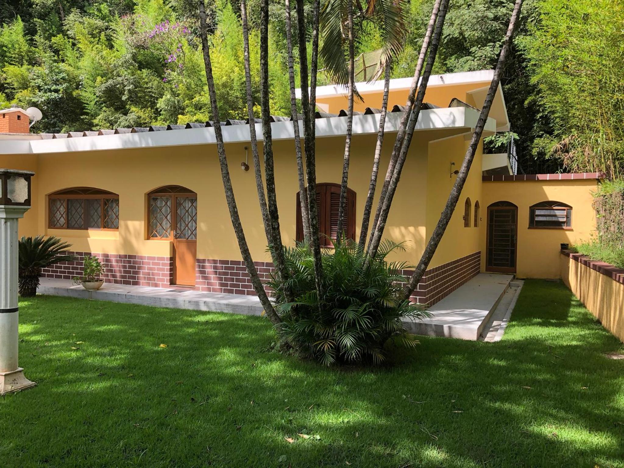 Three-Bedroom House photo 3