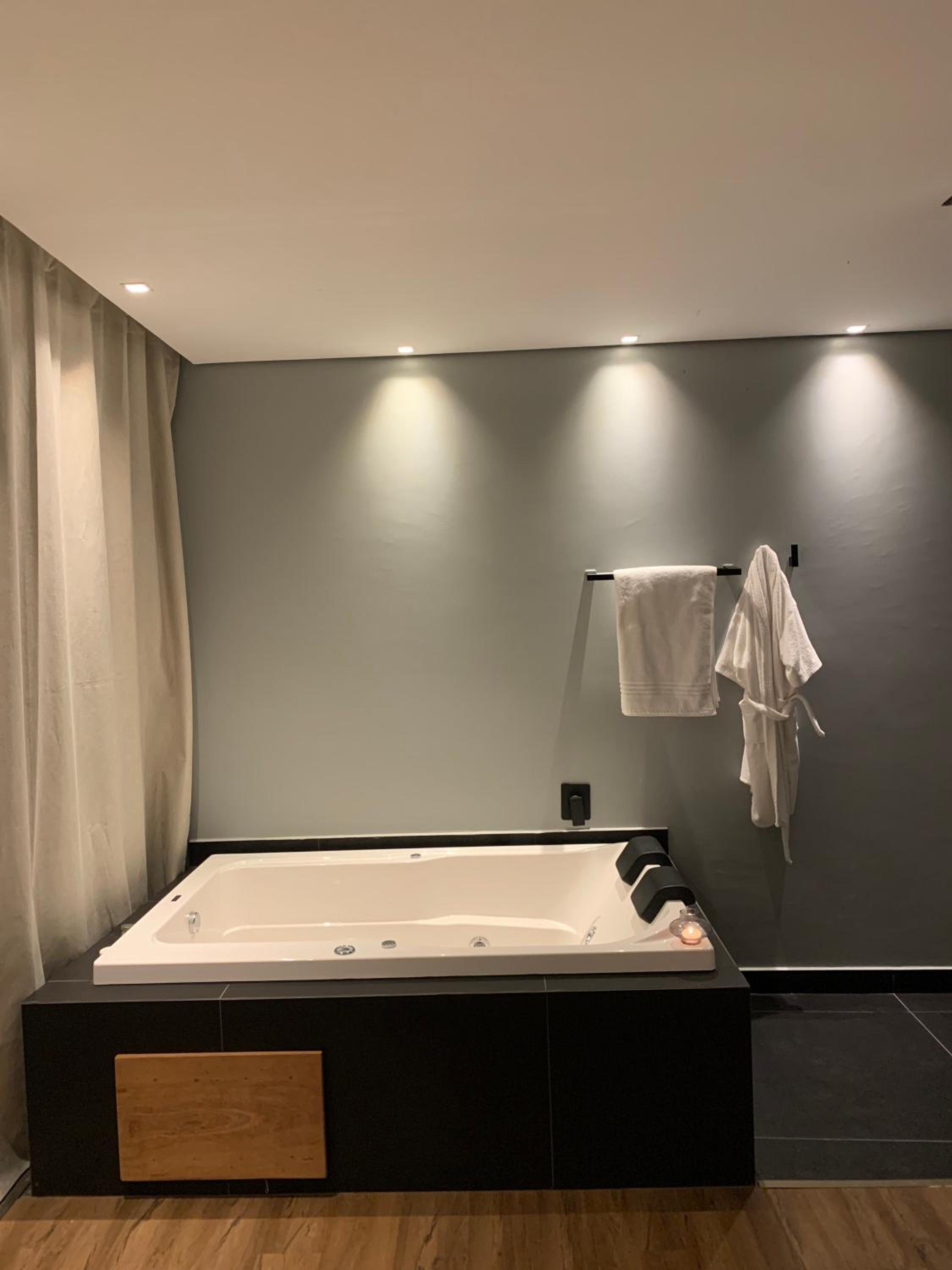 King Suite with Spa Bath photo 3