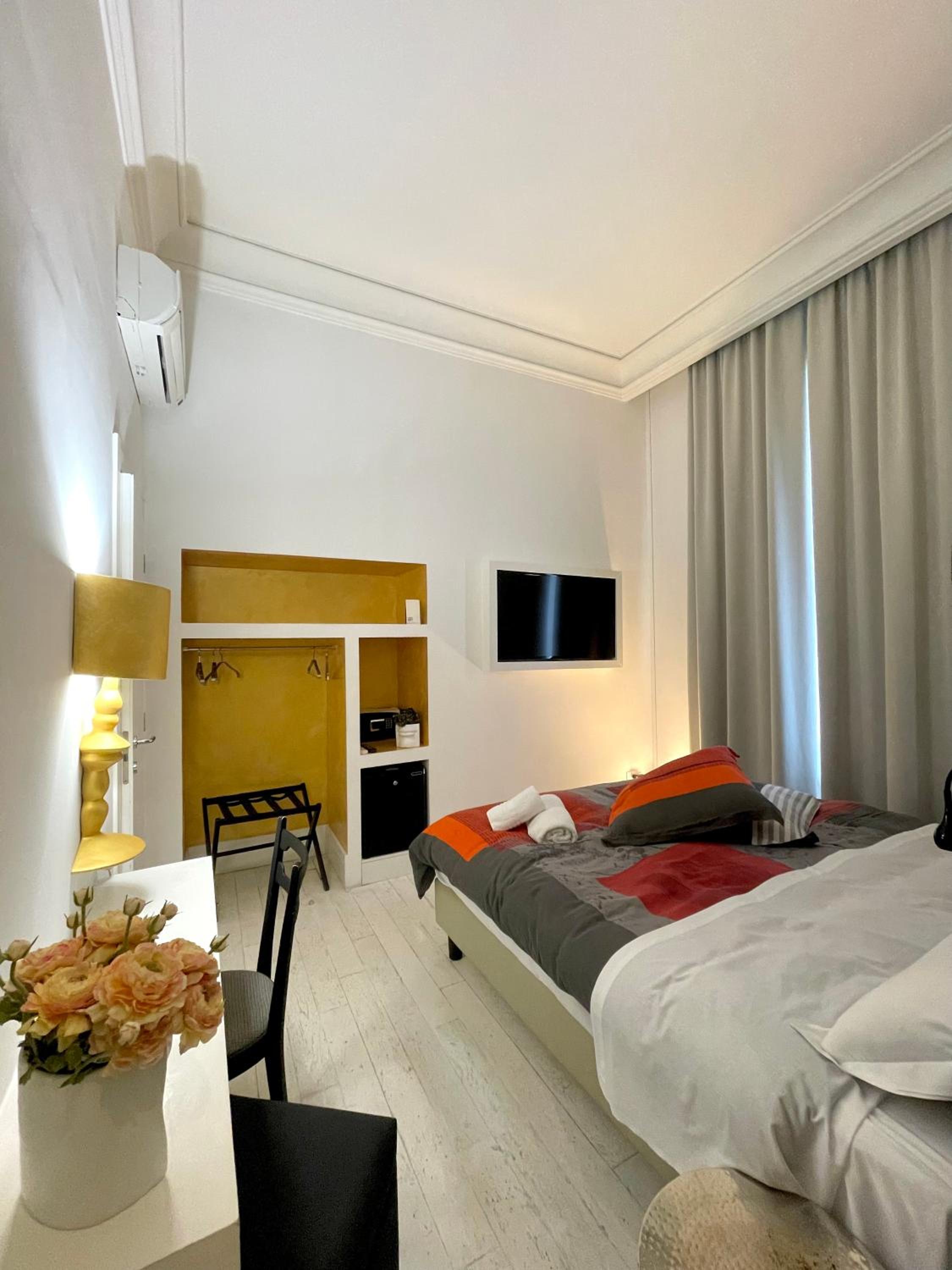 Deluxe King Room photo 1