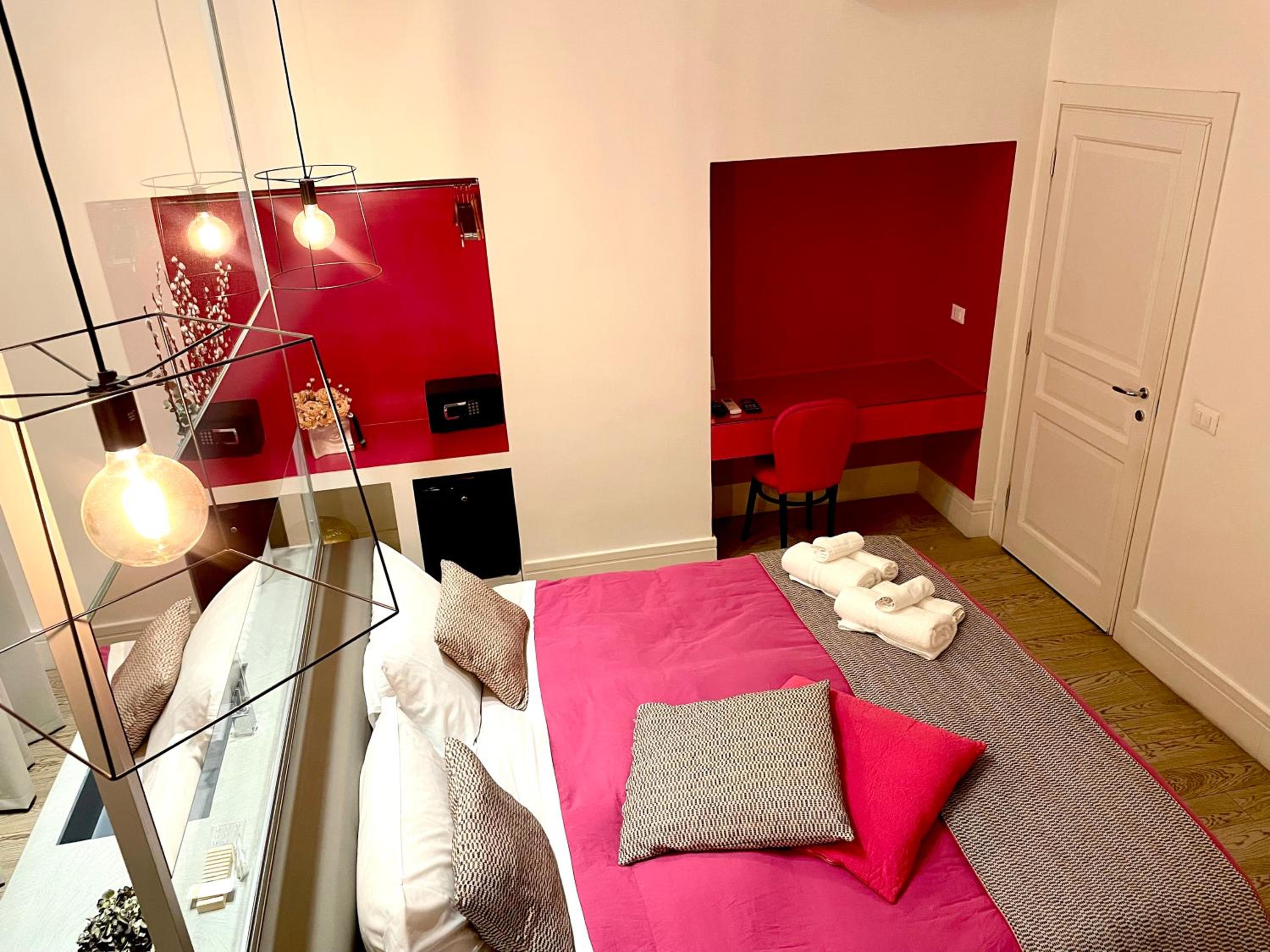 Deluxe Junior Suite photo 3