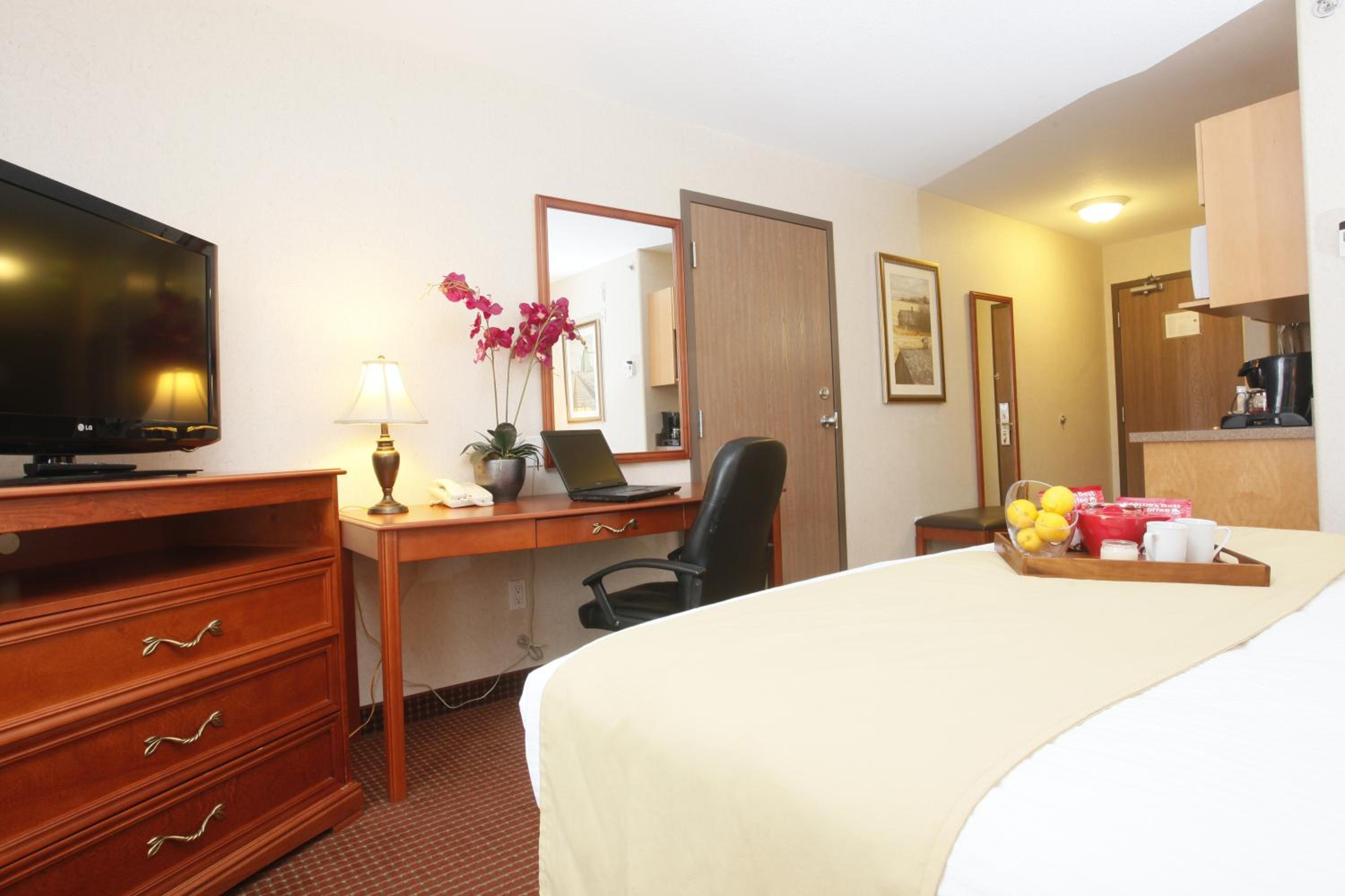 Standard King Room photo 3