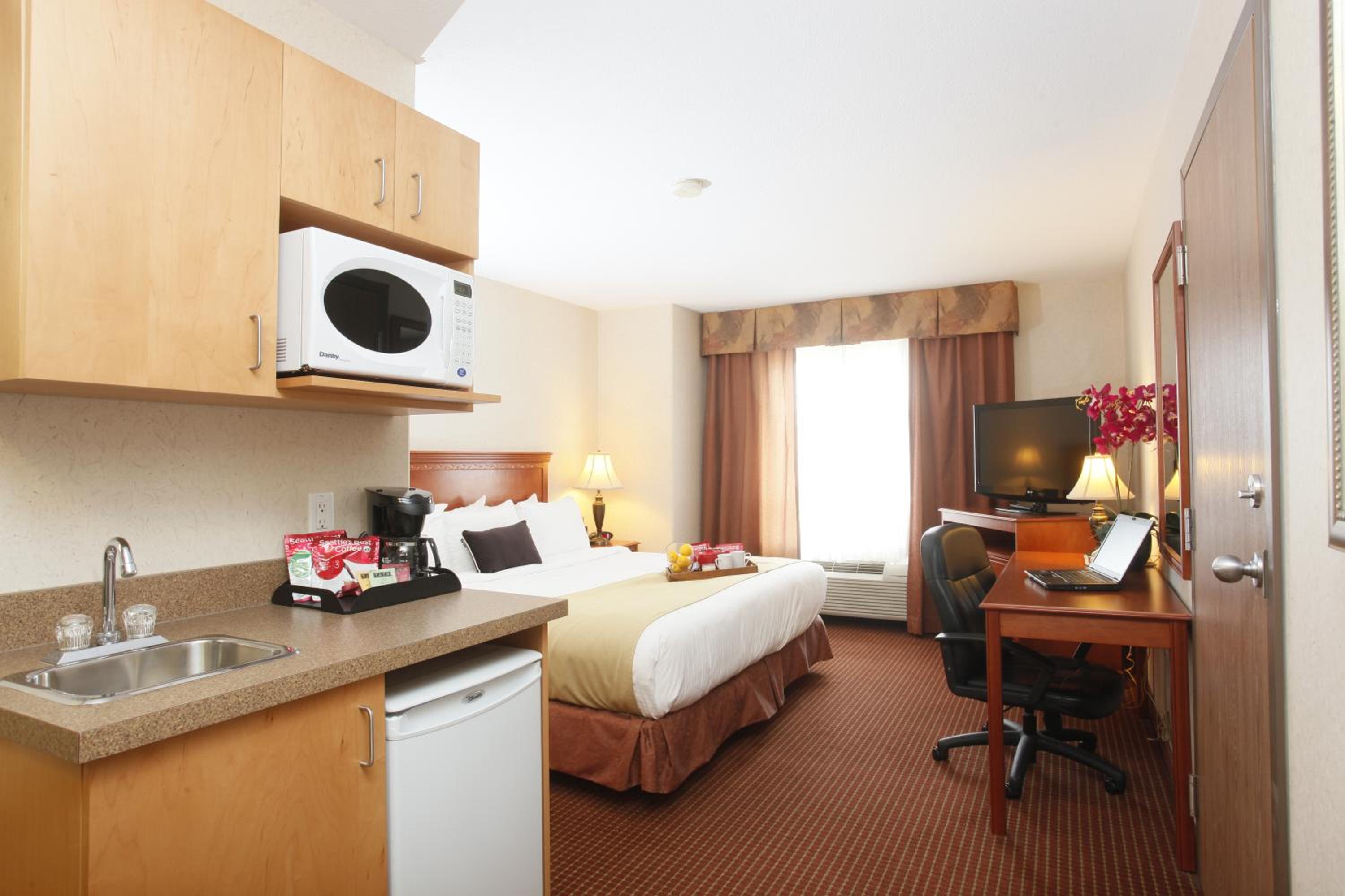 Standard King Room photo 1