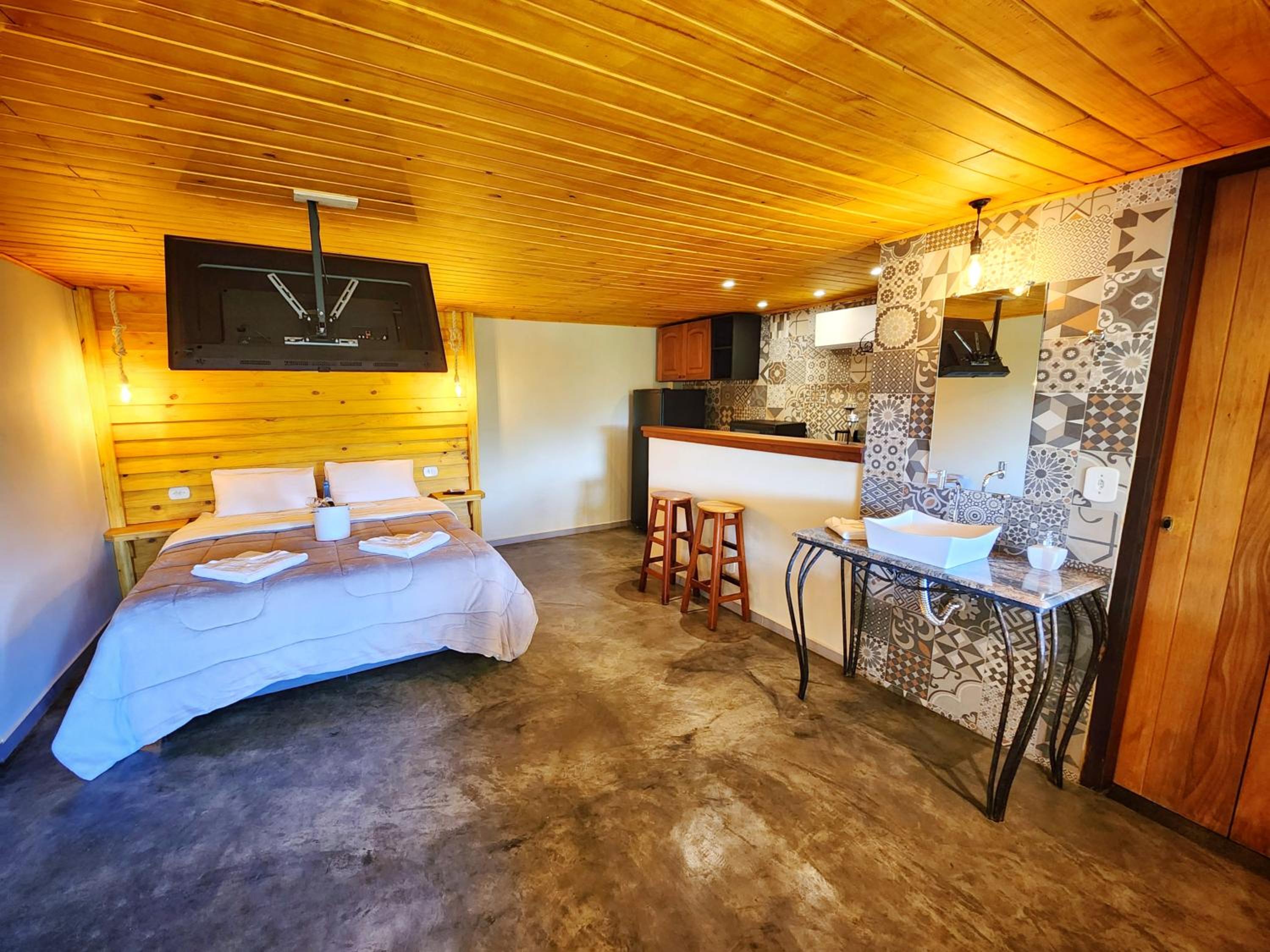 Deluxe Suite - Photo 1