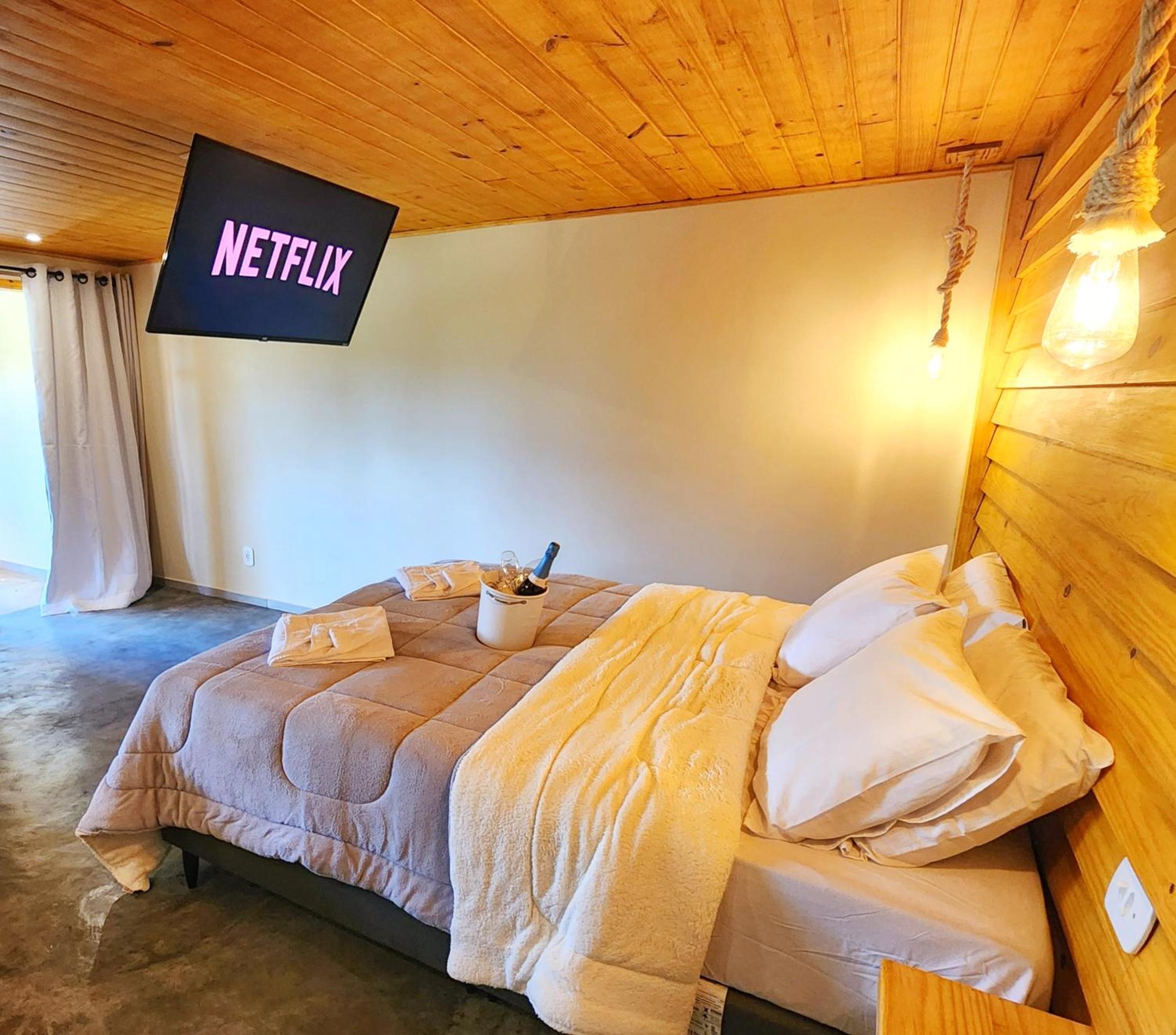 Deluxe Suite - Photo 10
