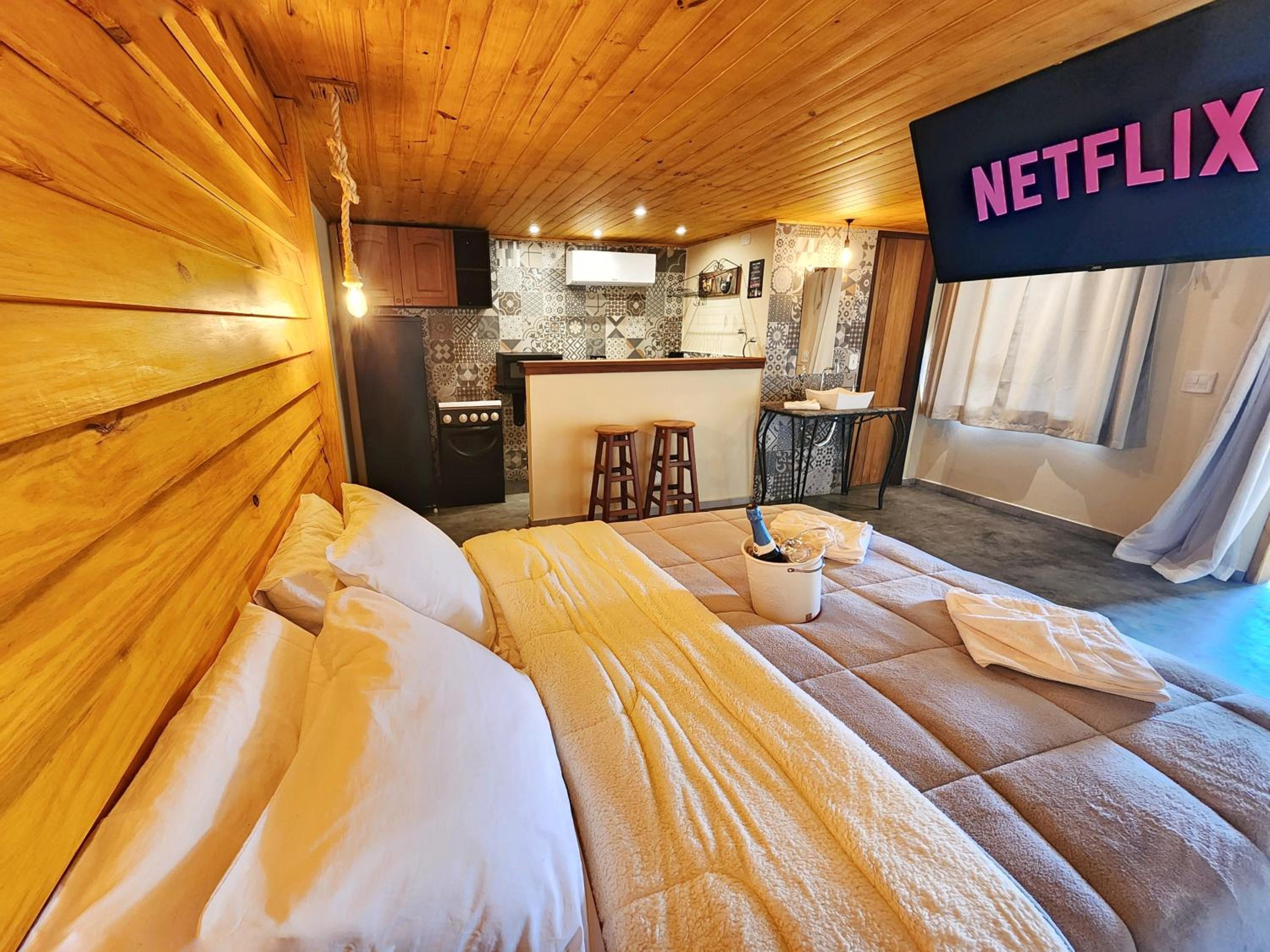 Deluxe Suite - Photo 6