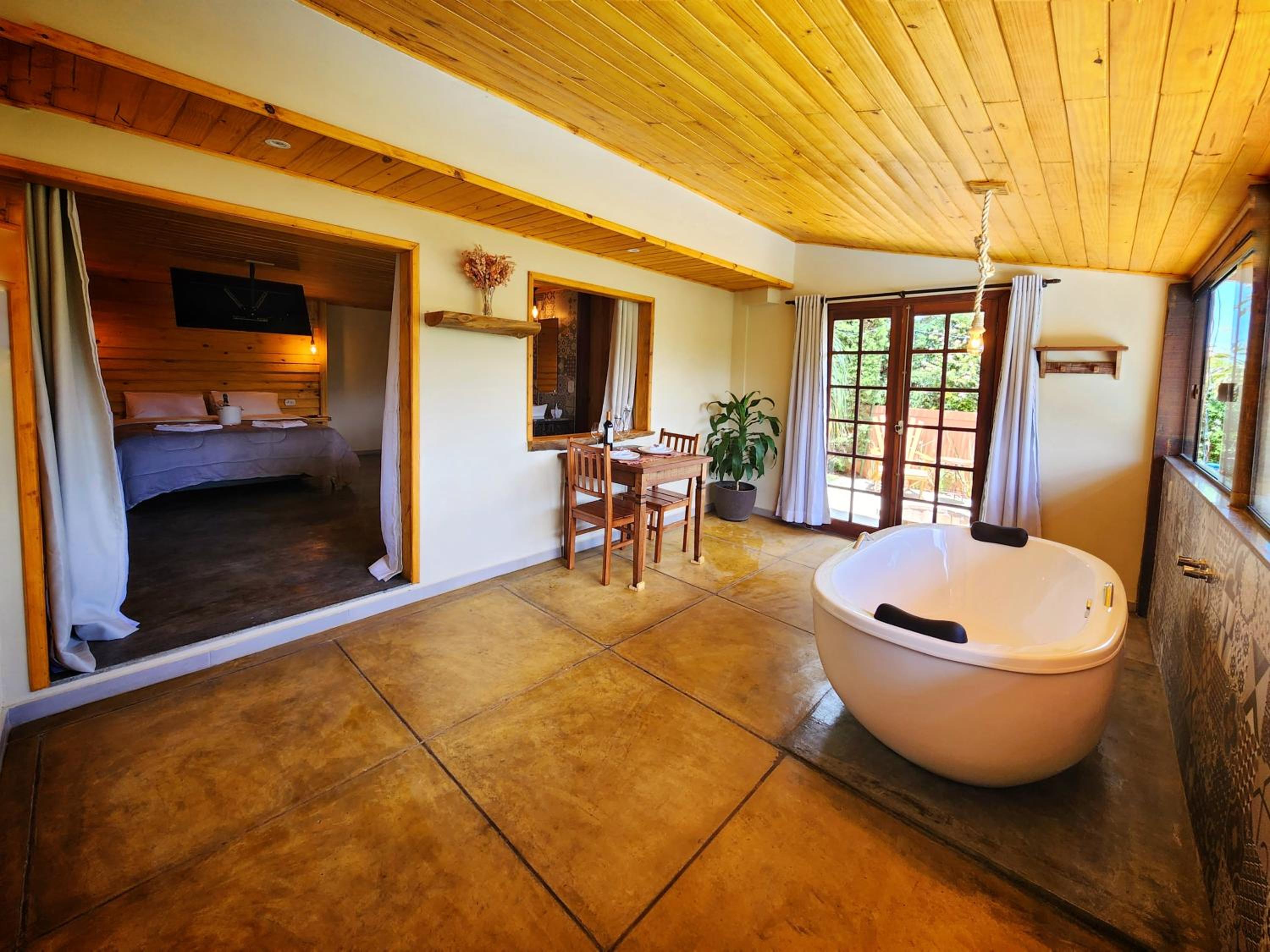 Deluxe Suite - Photo 2